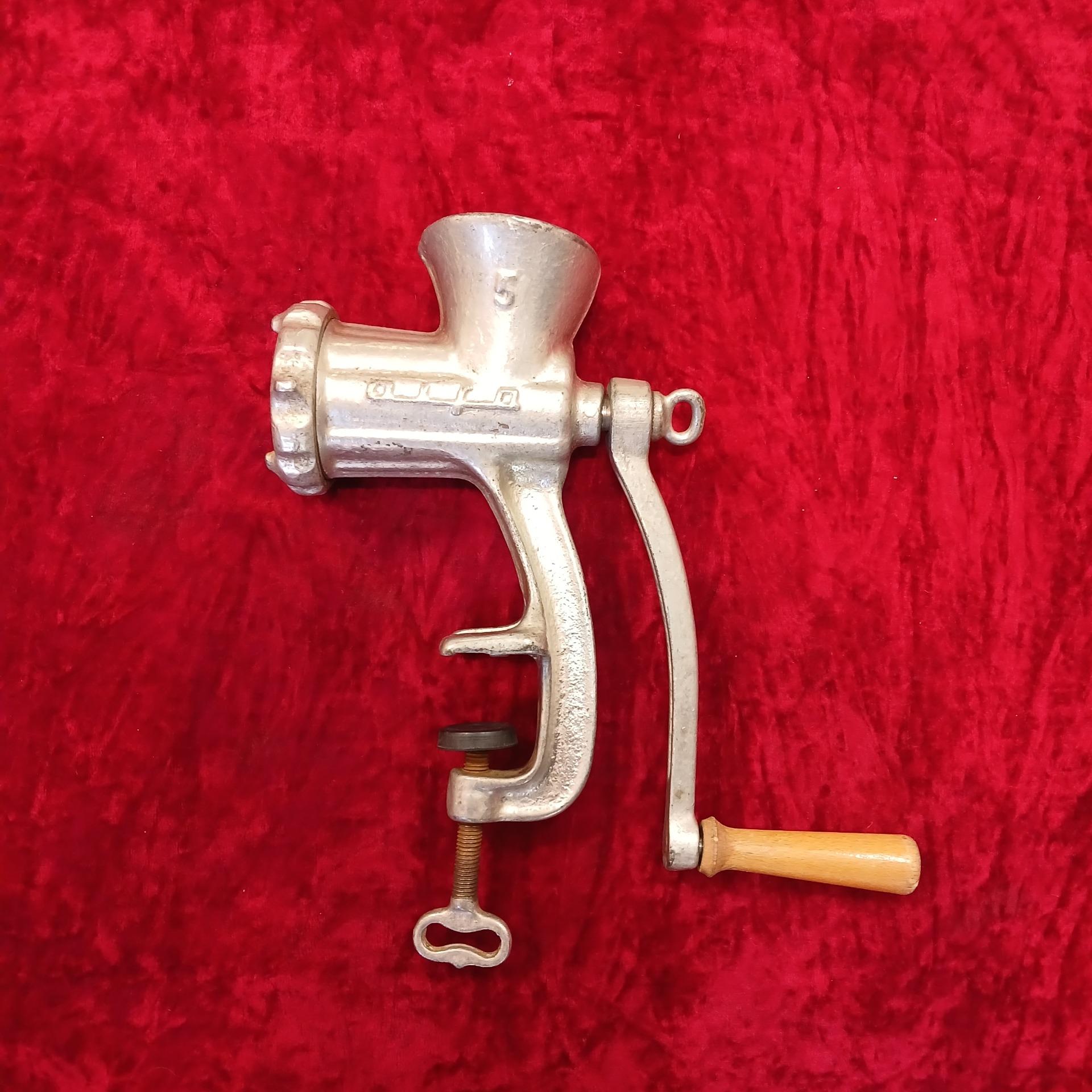 چرخ گوشت دستی قدیمی