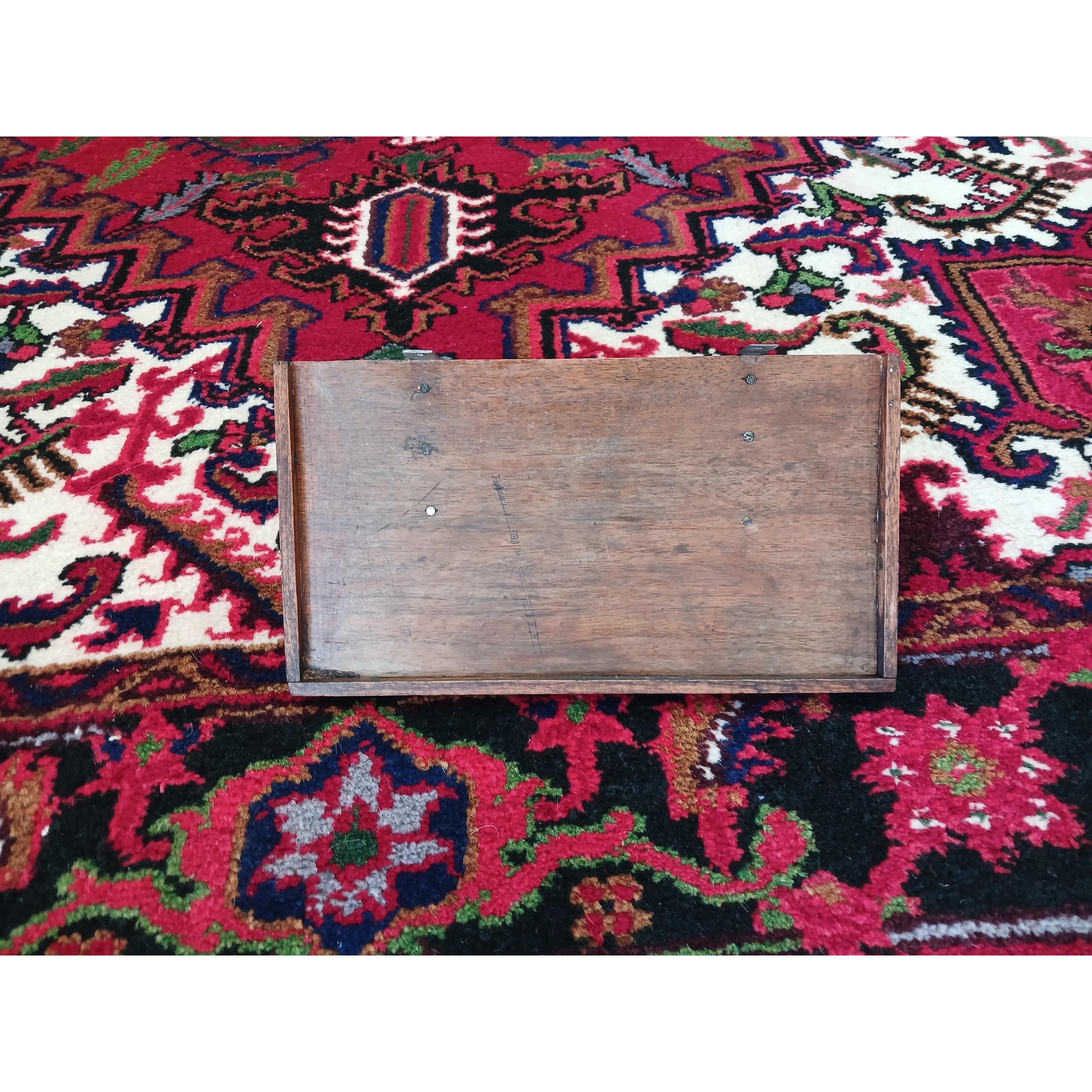 طاقچه چوبی قدیمی (رفچه)