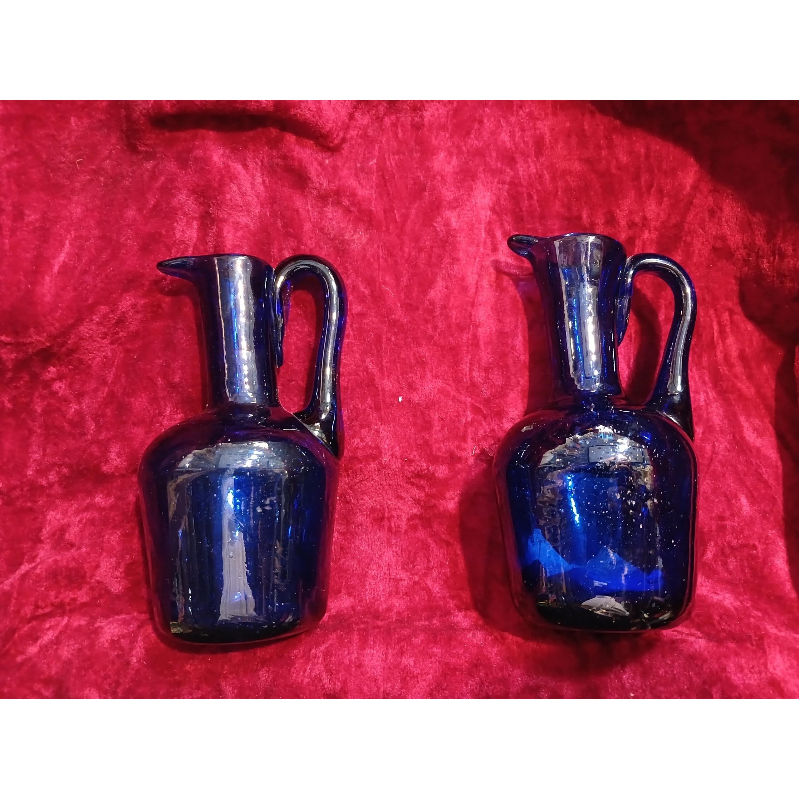 پارچ شیشه ای قدیمی