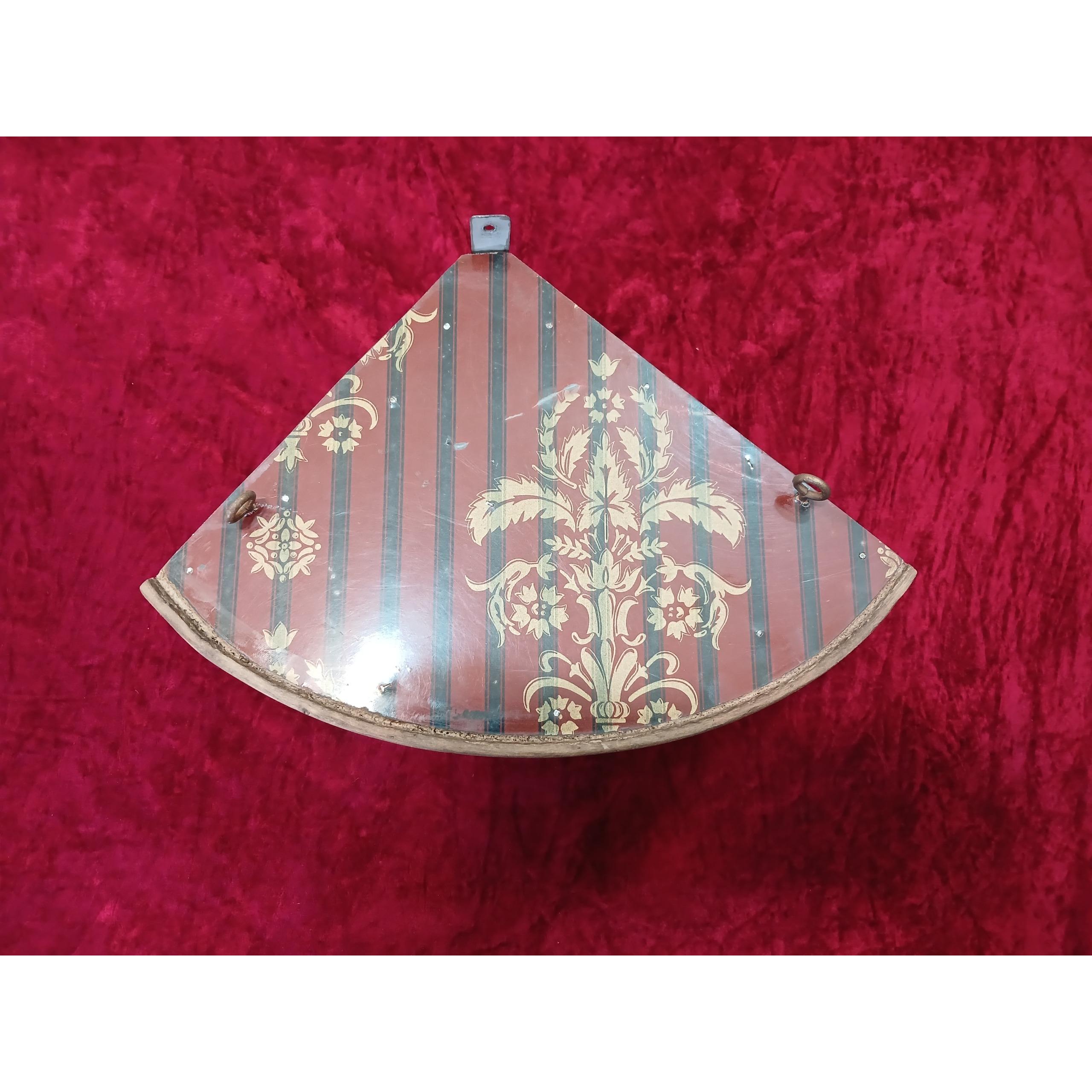 طاقچه چوبی (گوشه)