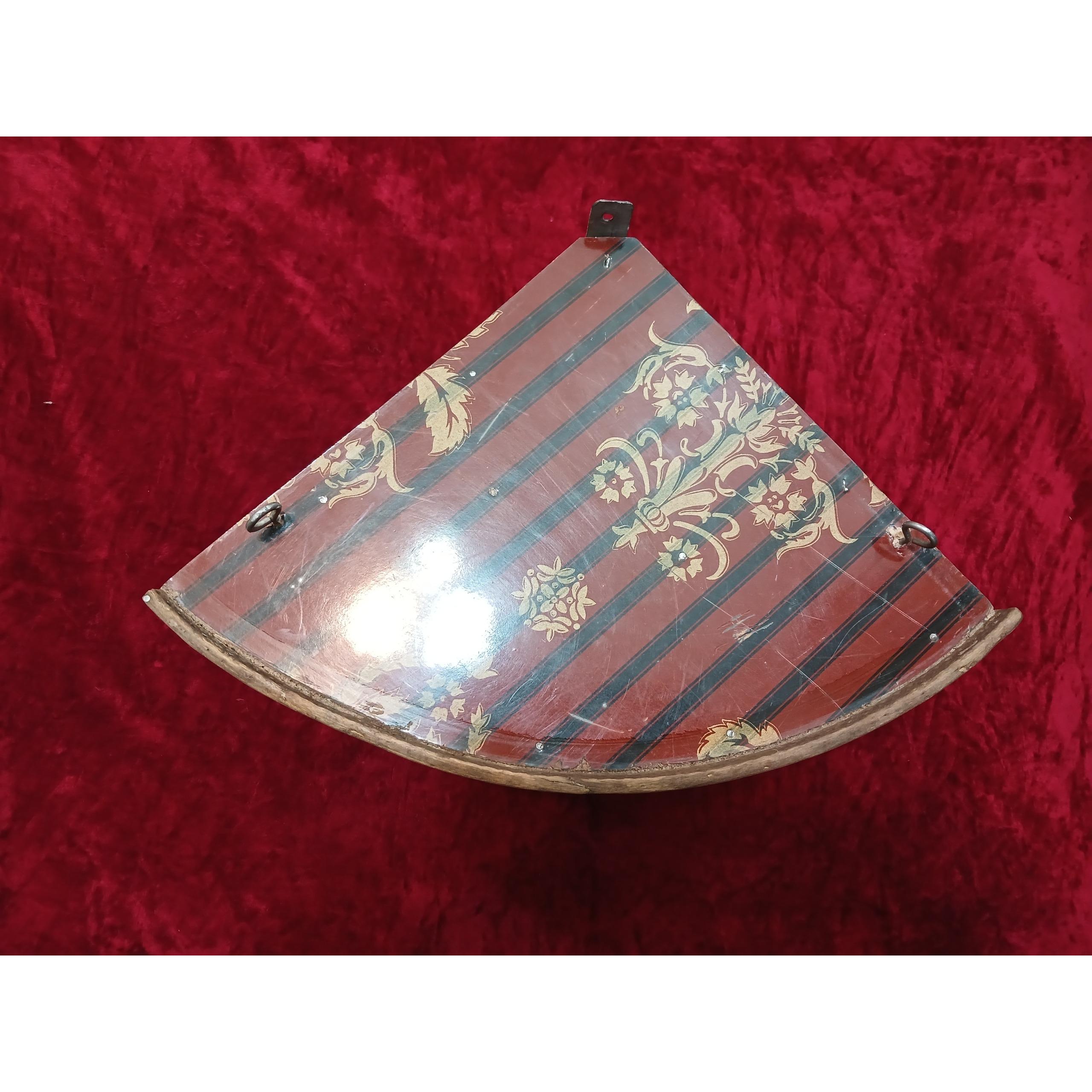 طاقچه چوبی (گوشه)