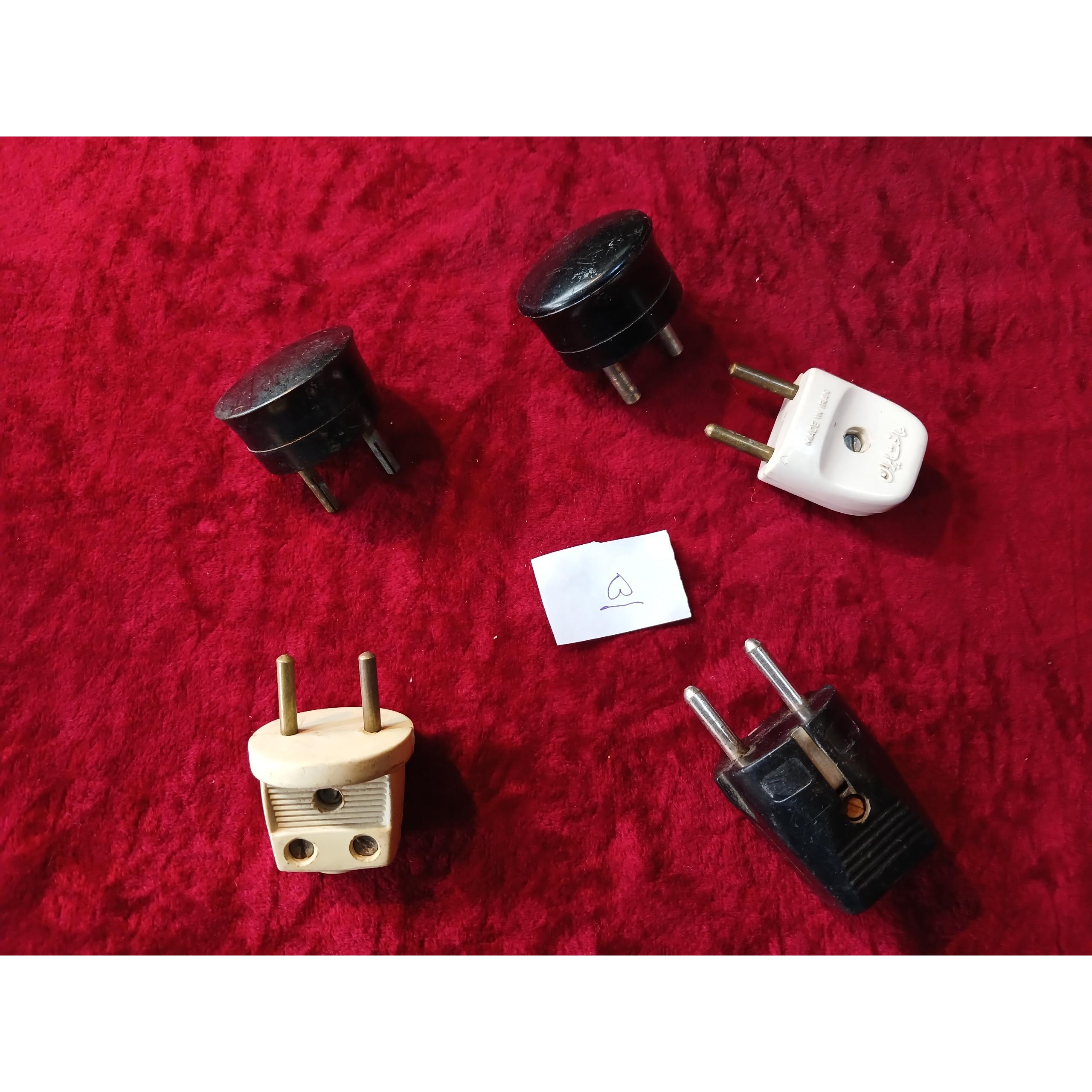 دوشاخه برق قدیمی