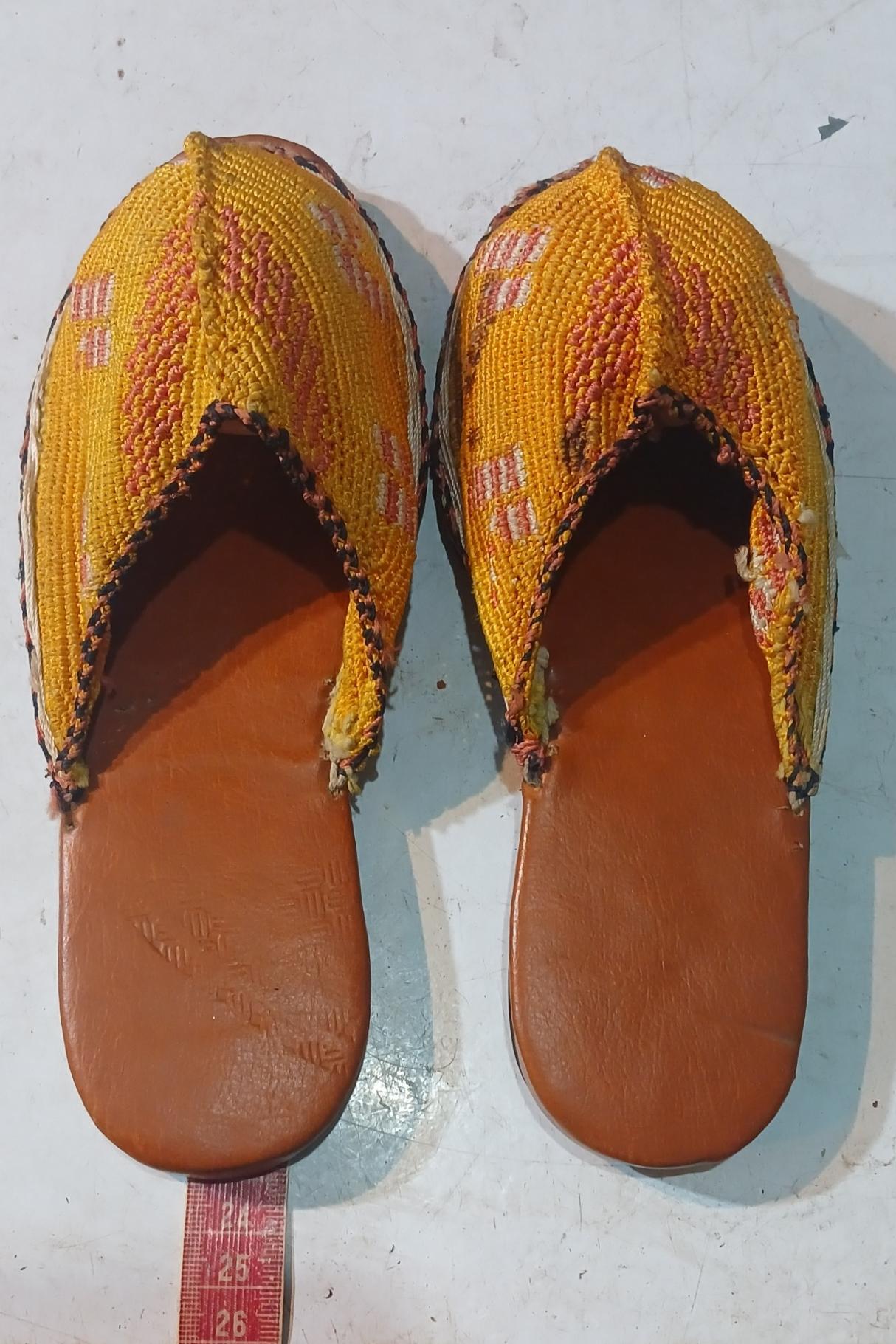 گیوه دمپایی قدیمی