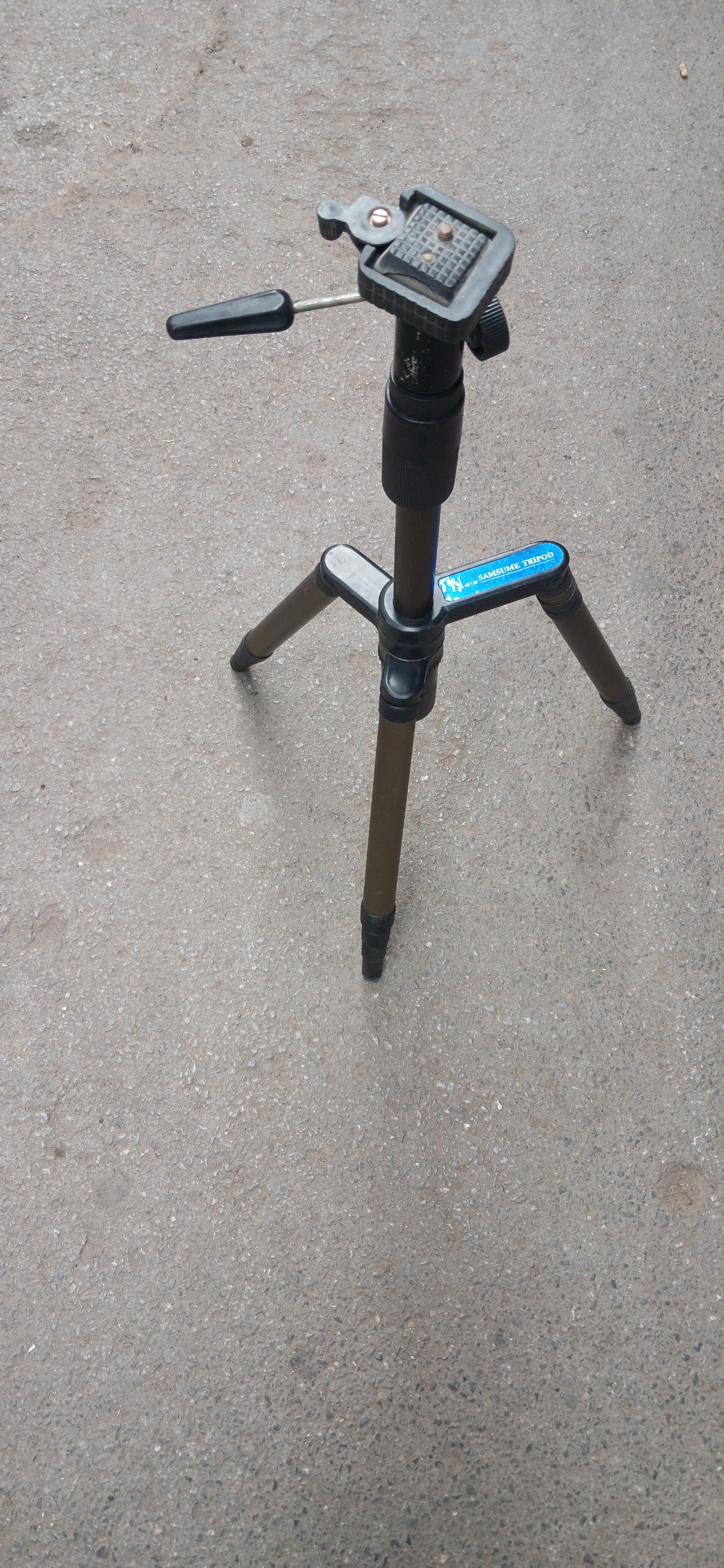 سه پایه دوربین