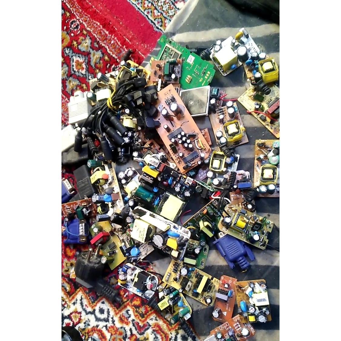 تعداد زیادی برد و رابط های کاربردی