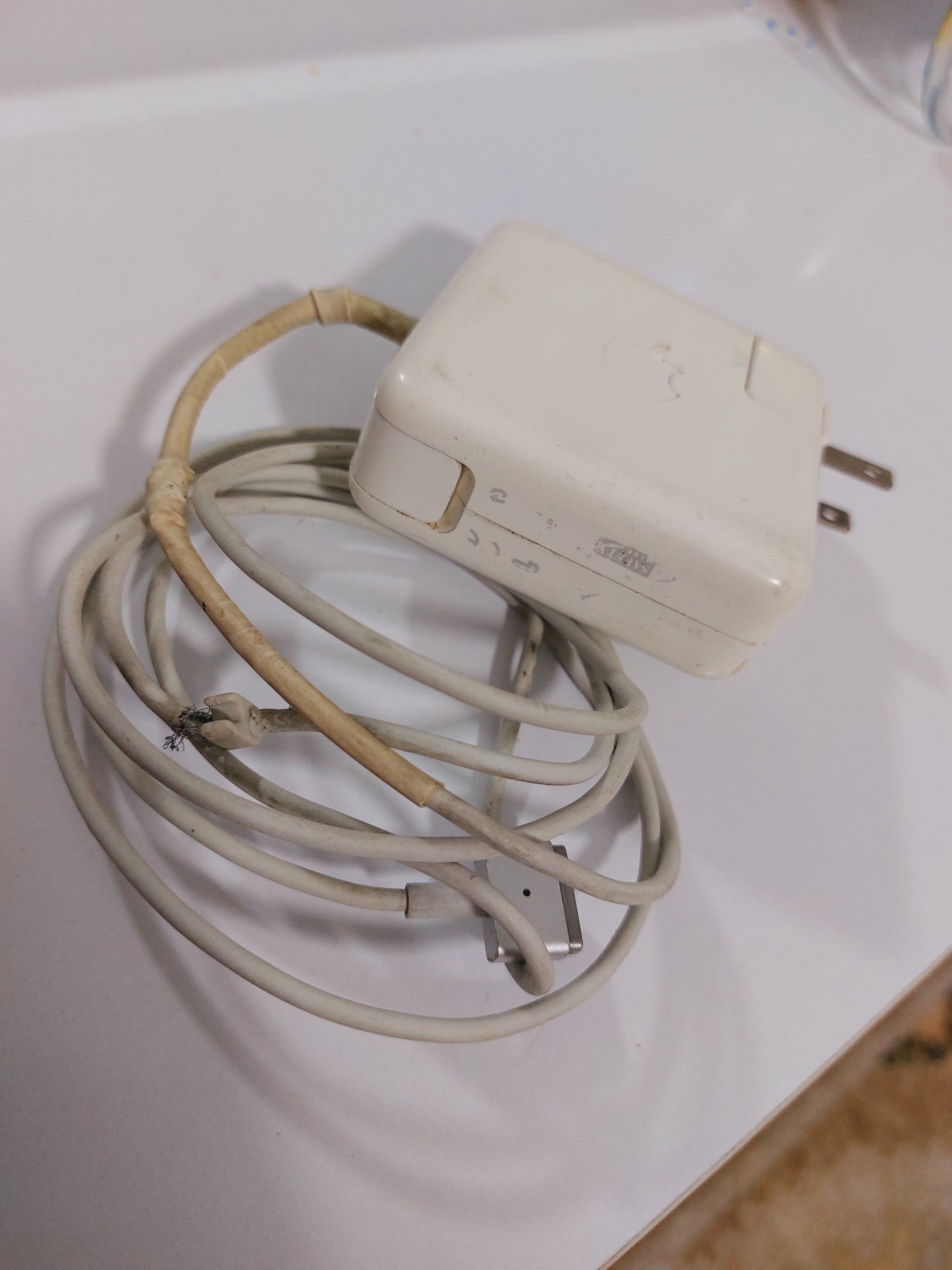 شارژر مک بوک اپل