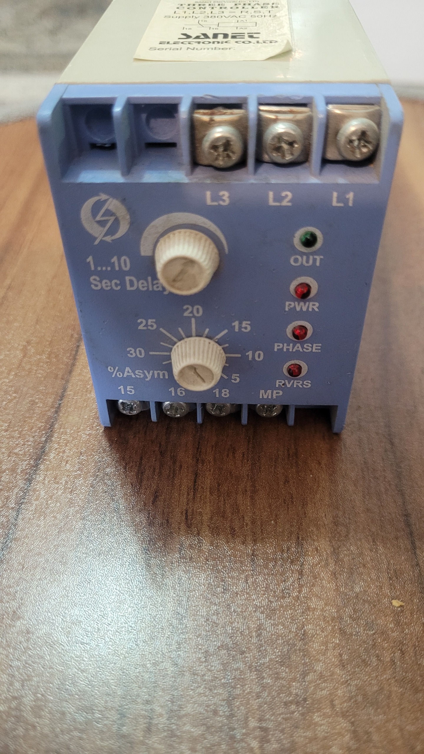 رله کنترل ولتاژ3 فاز /با نول/مدل صانت/درحدنو