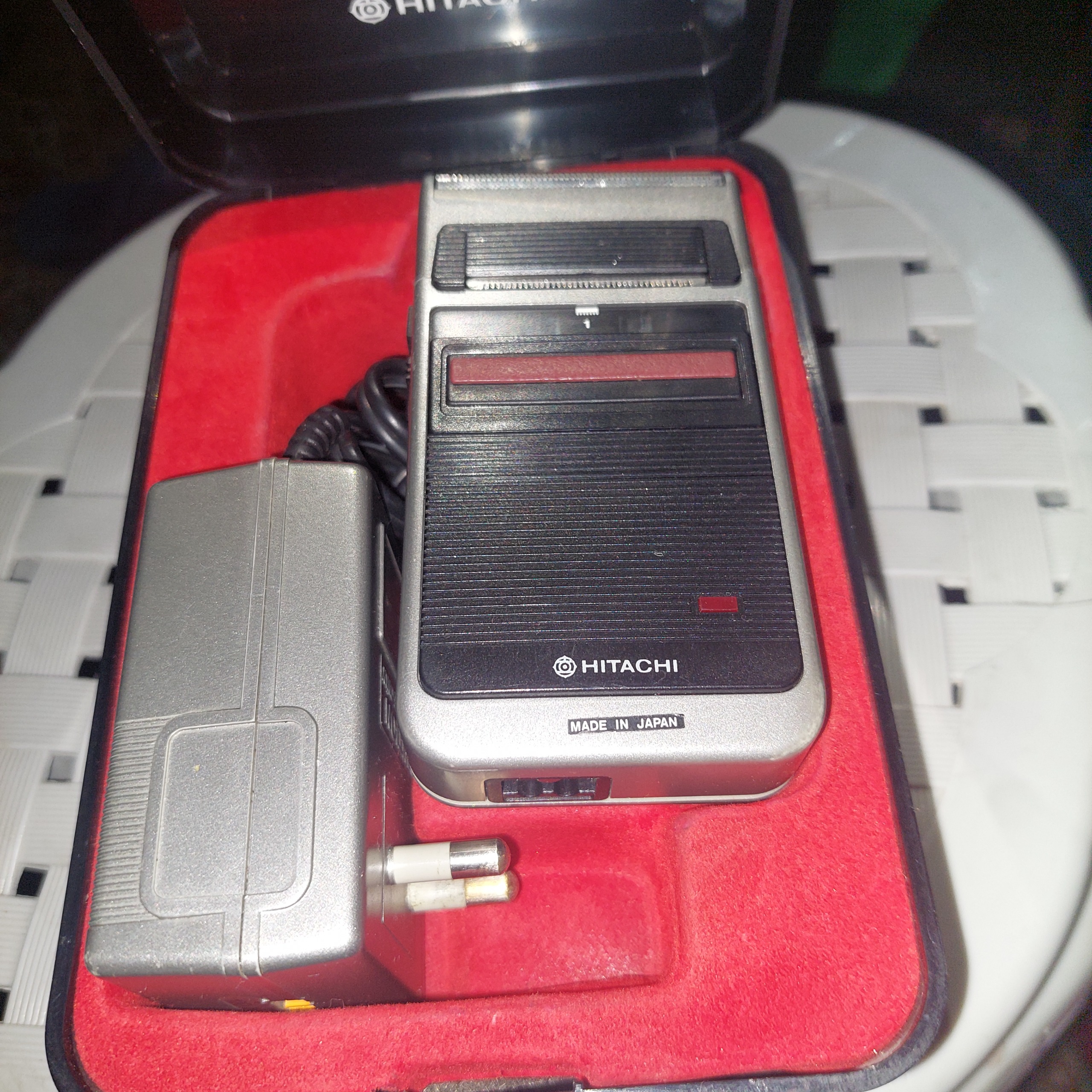 ریش تراش هیتاچی