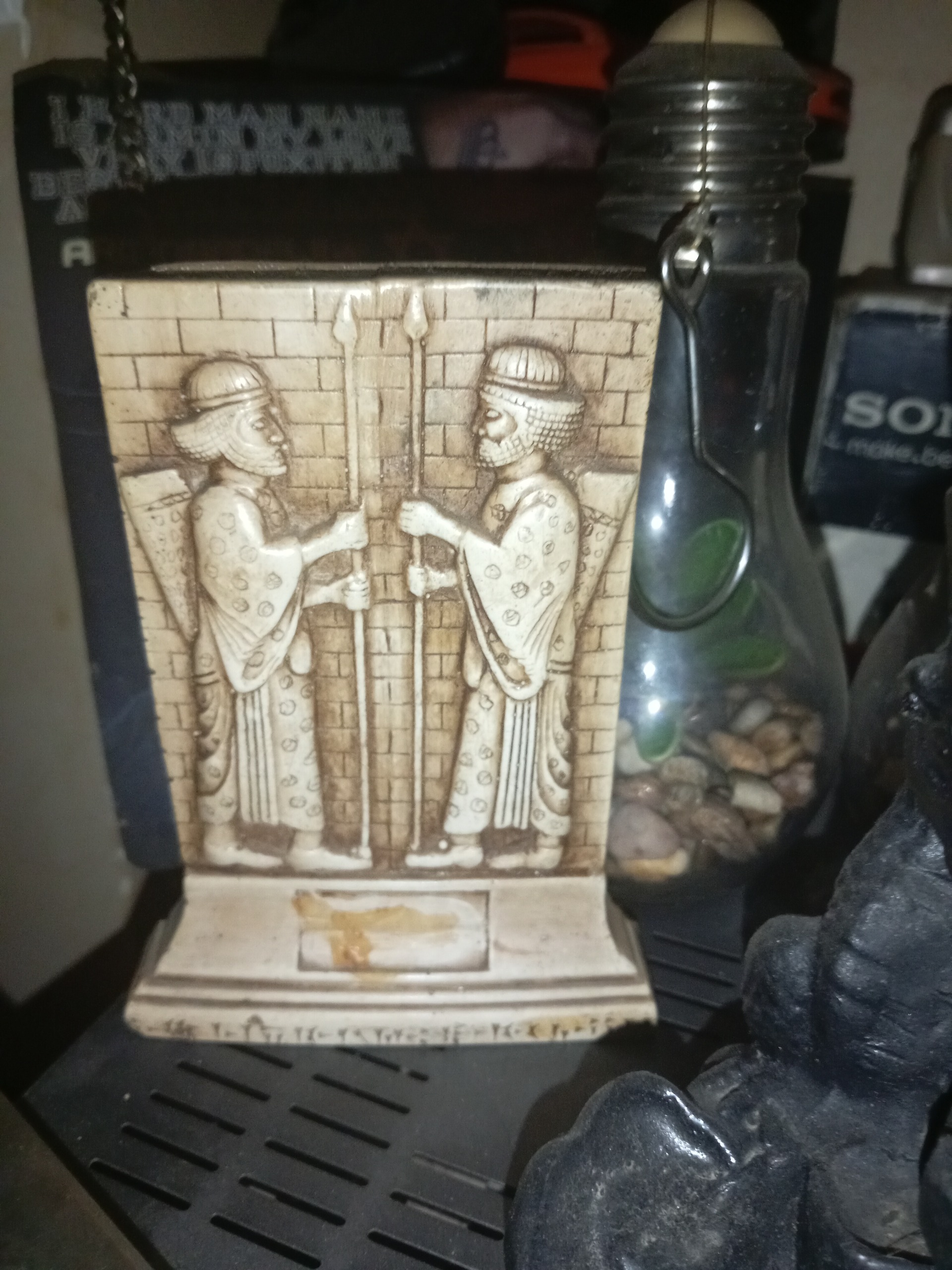 مجسمه یادبود تخت جمشید