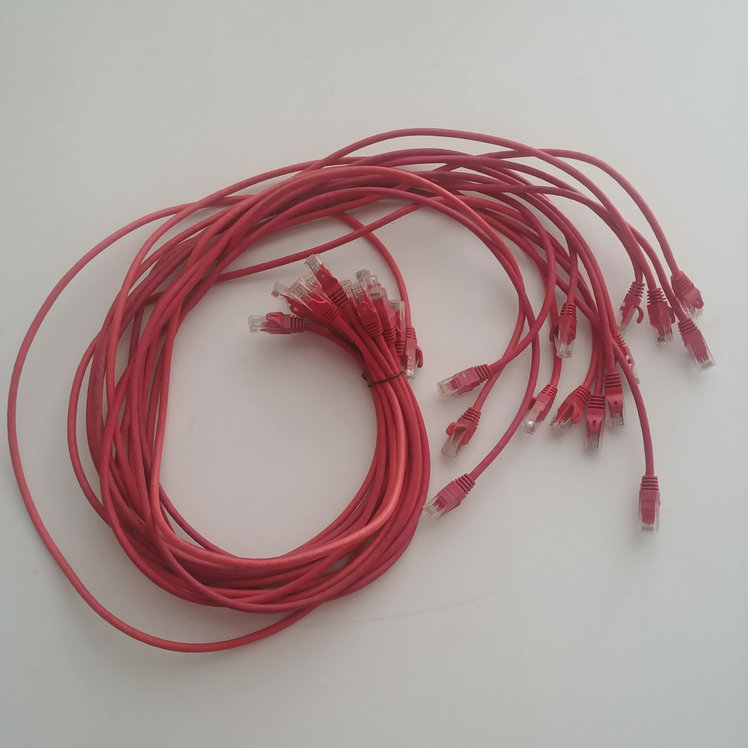 کابل Cat 6 نزدیک یک متر سوکت دار و قرمز