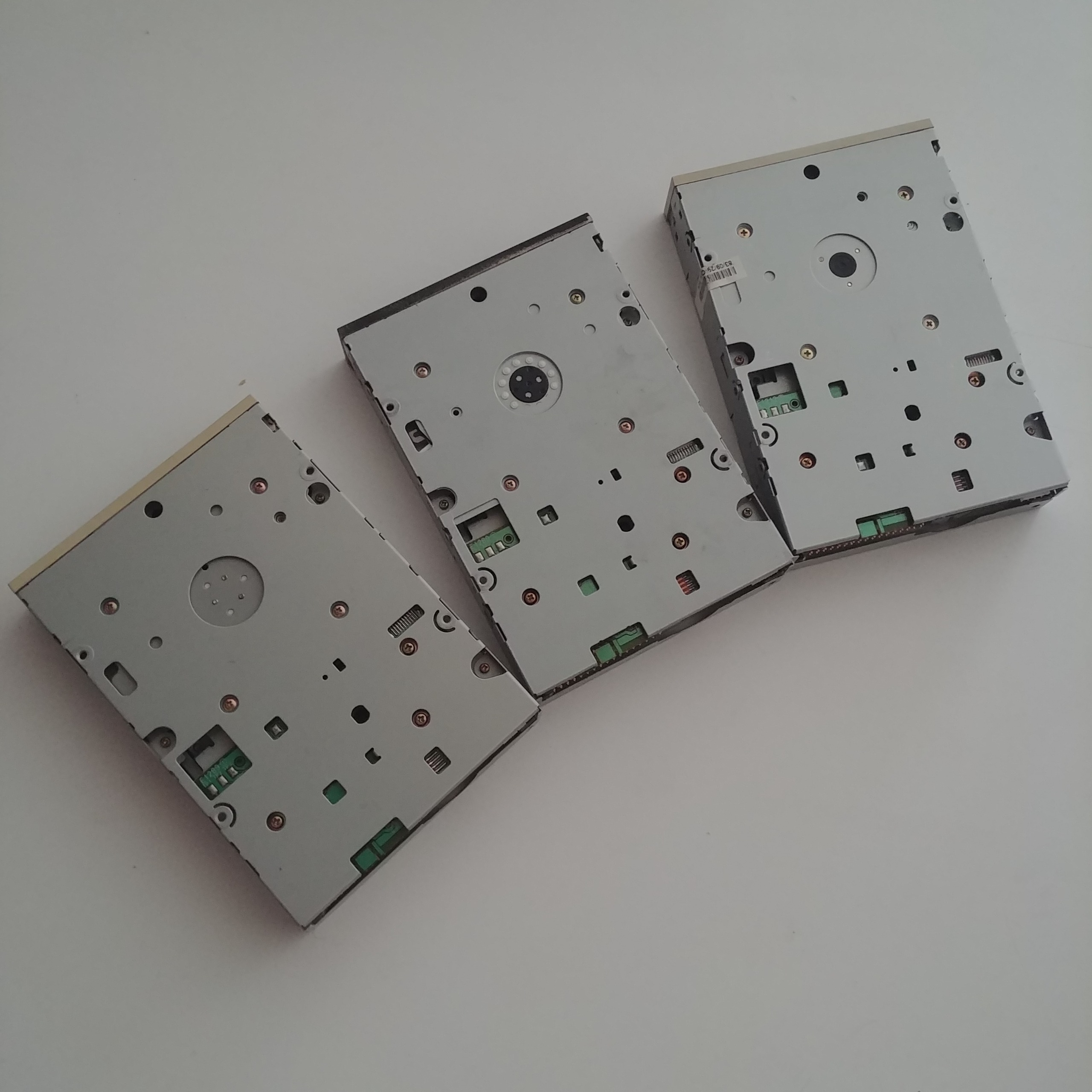 فلاپی درایو قدیمی سفید تمام فلز و جامپردار سالم