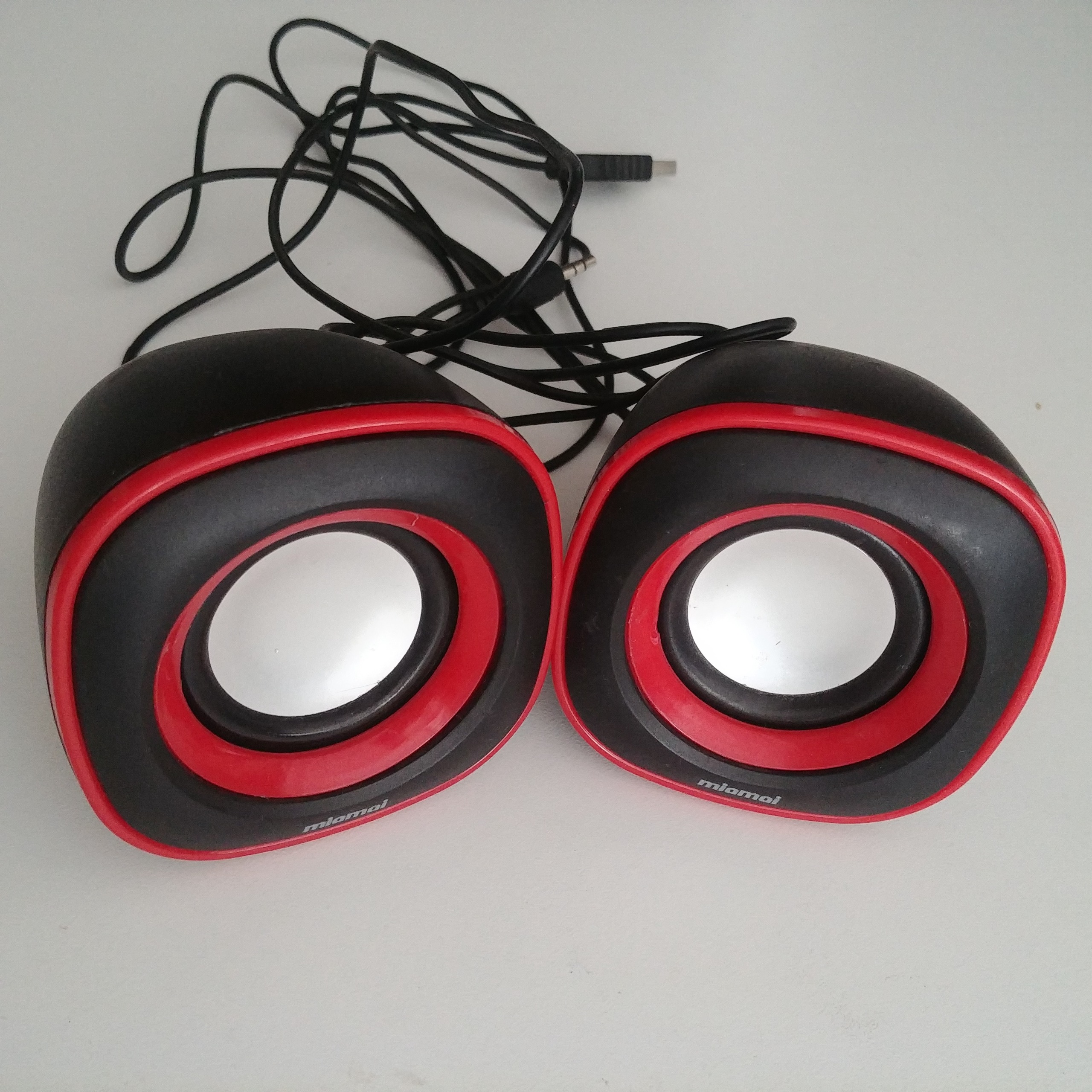 اسپیکر کوچک و همراه با اتصال USB بدون نیاز به برق