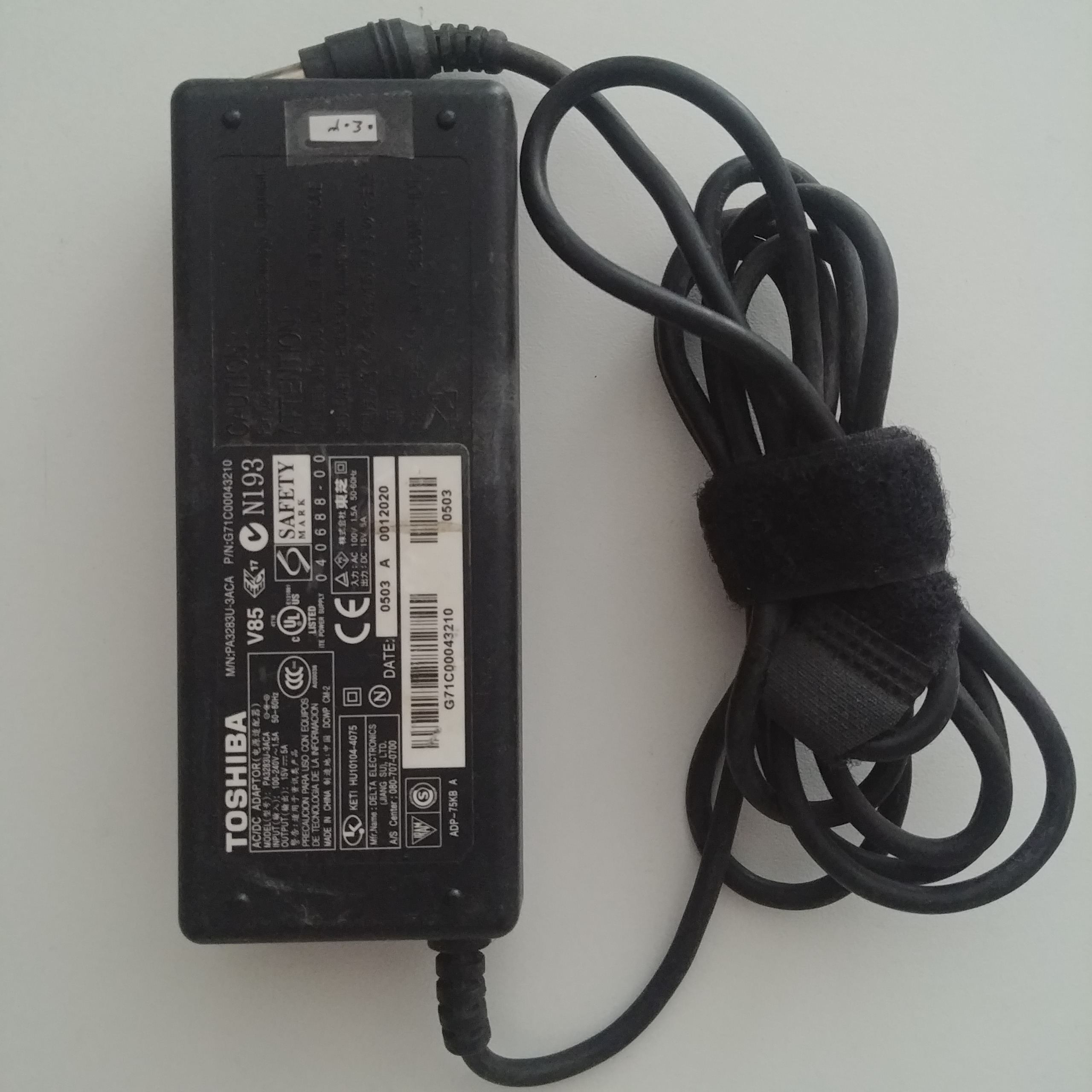 شارژر و آداپتور اورجینال توشیبا 15V 5A