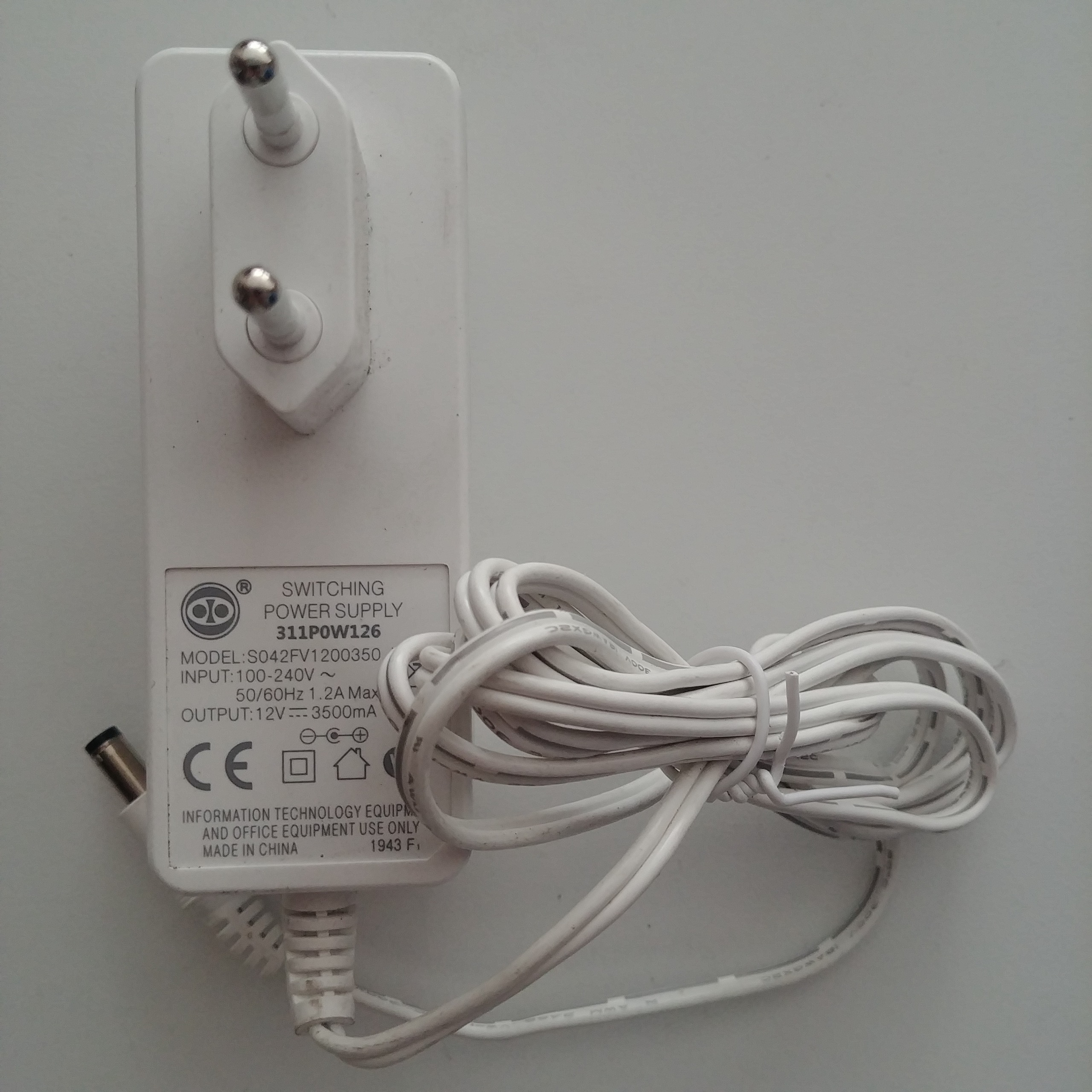 آداپتور بسیار با کیفیت 12V 3/5A سفید