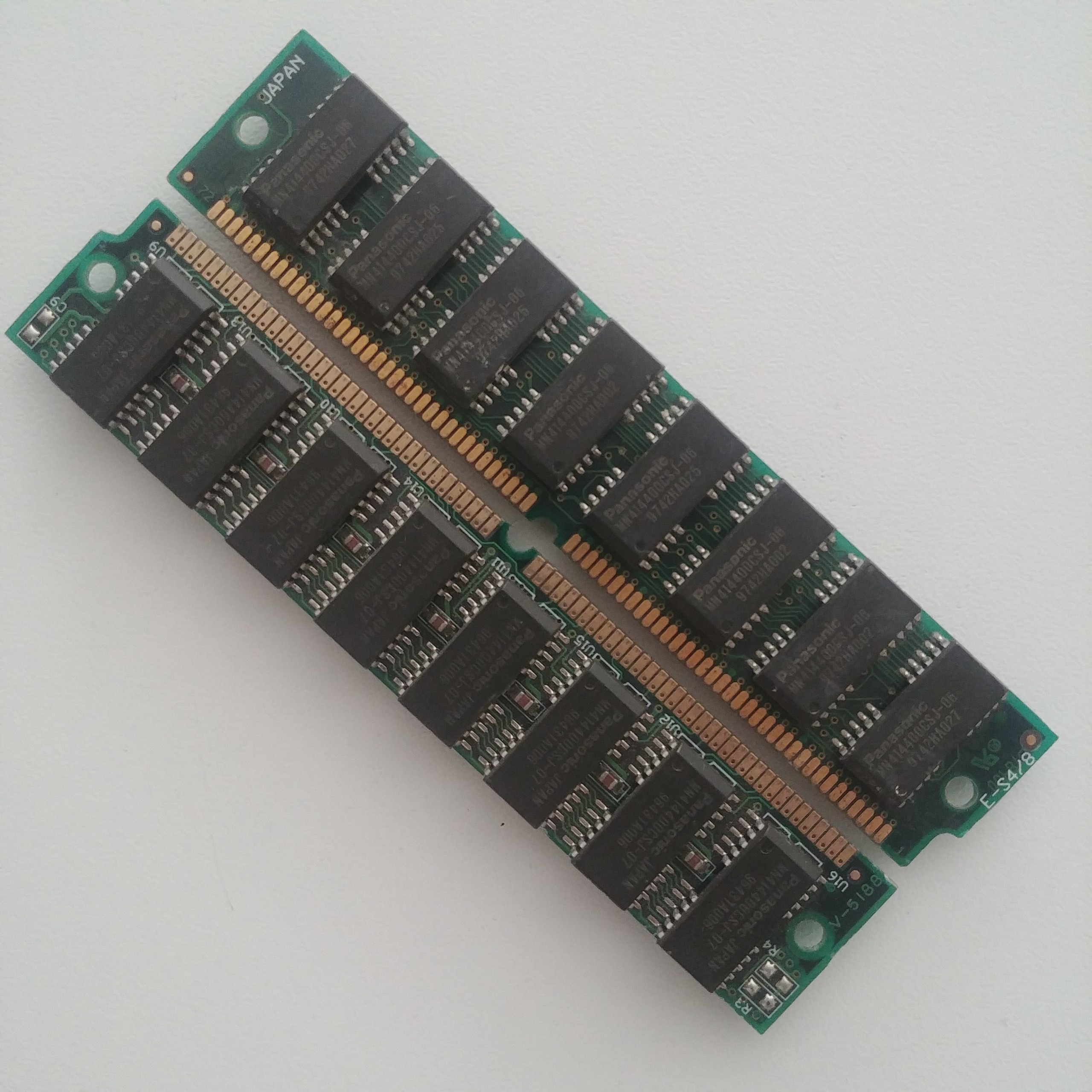 رم بسیار قدیمی دو رو چیپ