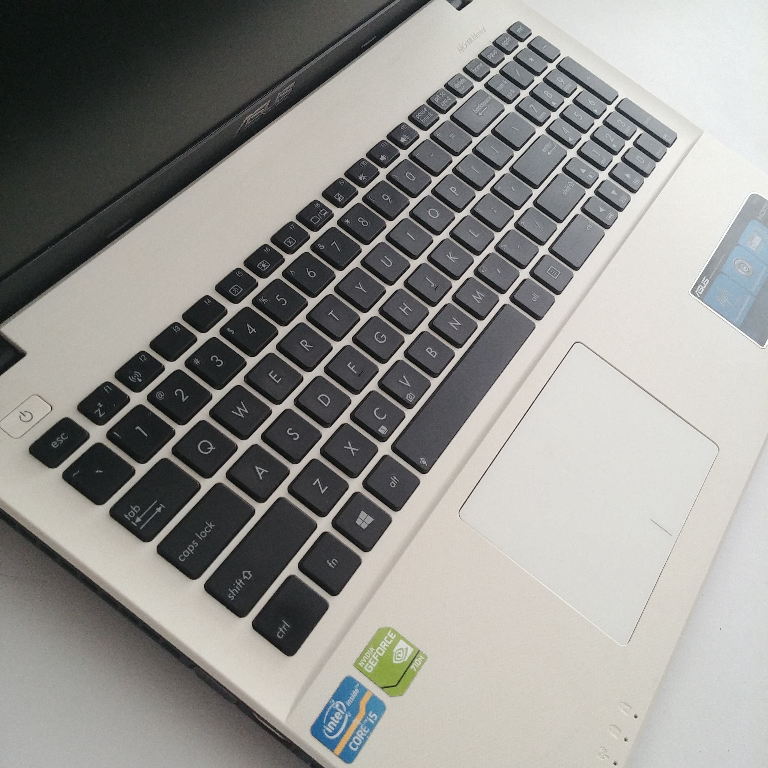 لپ تاپ سفید ایسوس i5 نسل3 رم8 گرافیک GT710