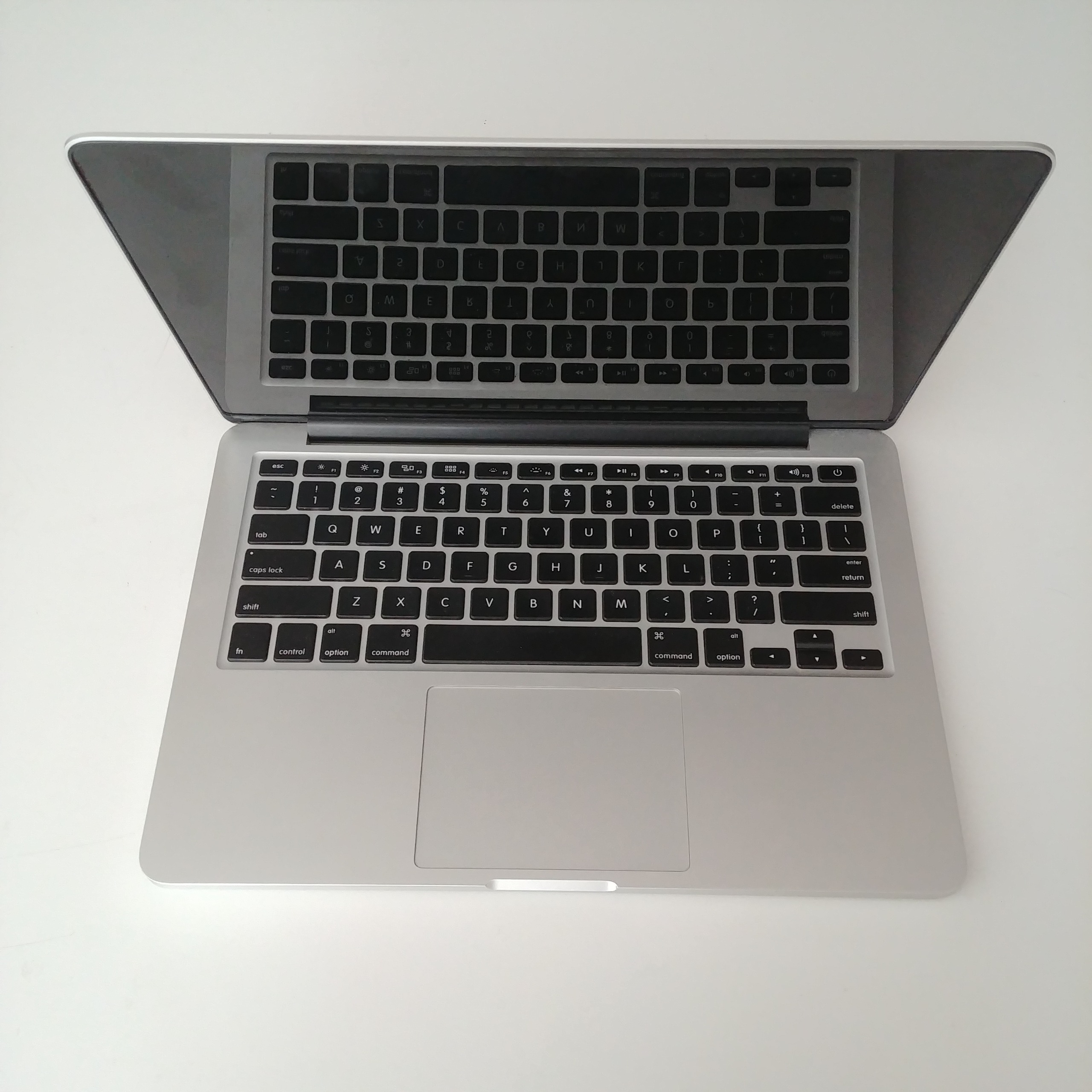 مک بوک پرو Mid 2014 رم8 سایکل عالی و فوق تمیز