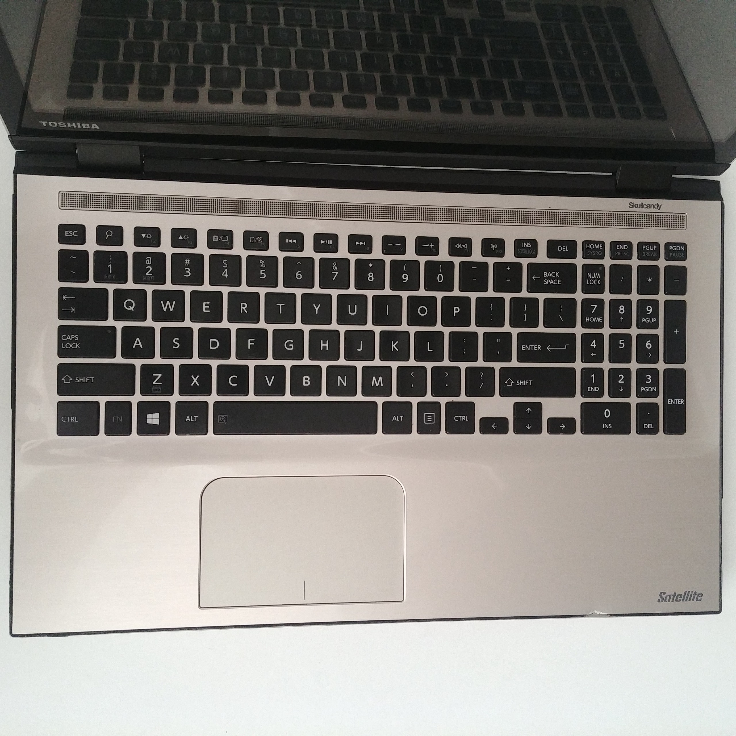 توشیبا بزرگ i7 نسل5 رم8 تاچ و تبلتی 0485