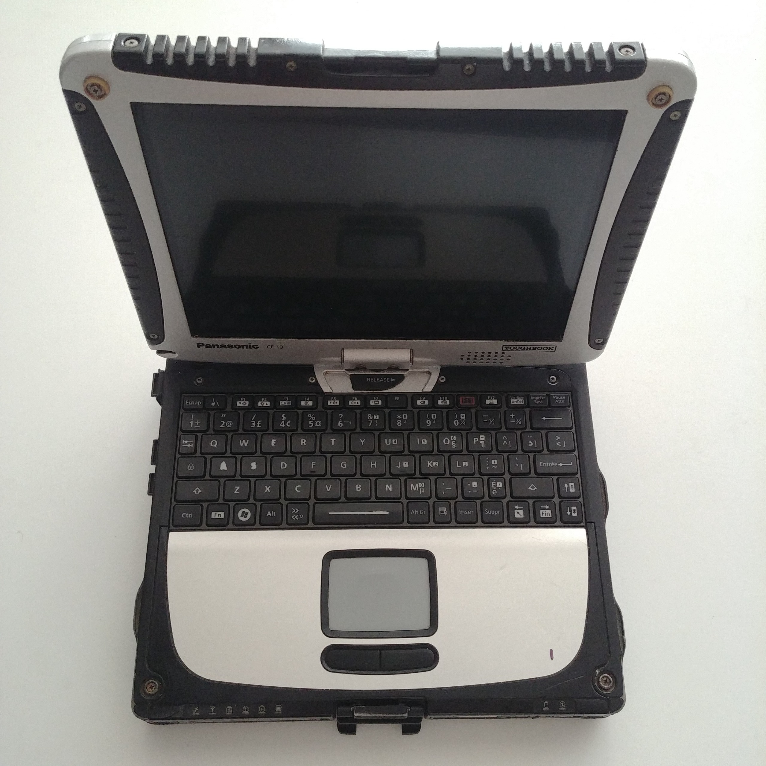لپ تاپ پاناسونیک نظامی CF-19 با ssd نسل2 0484