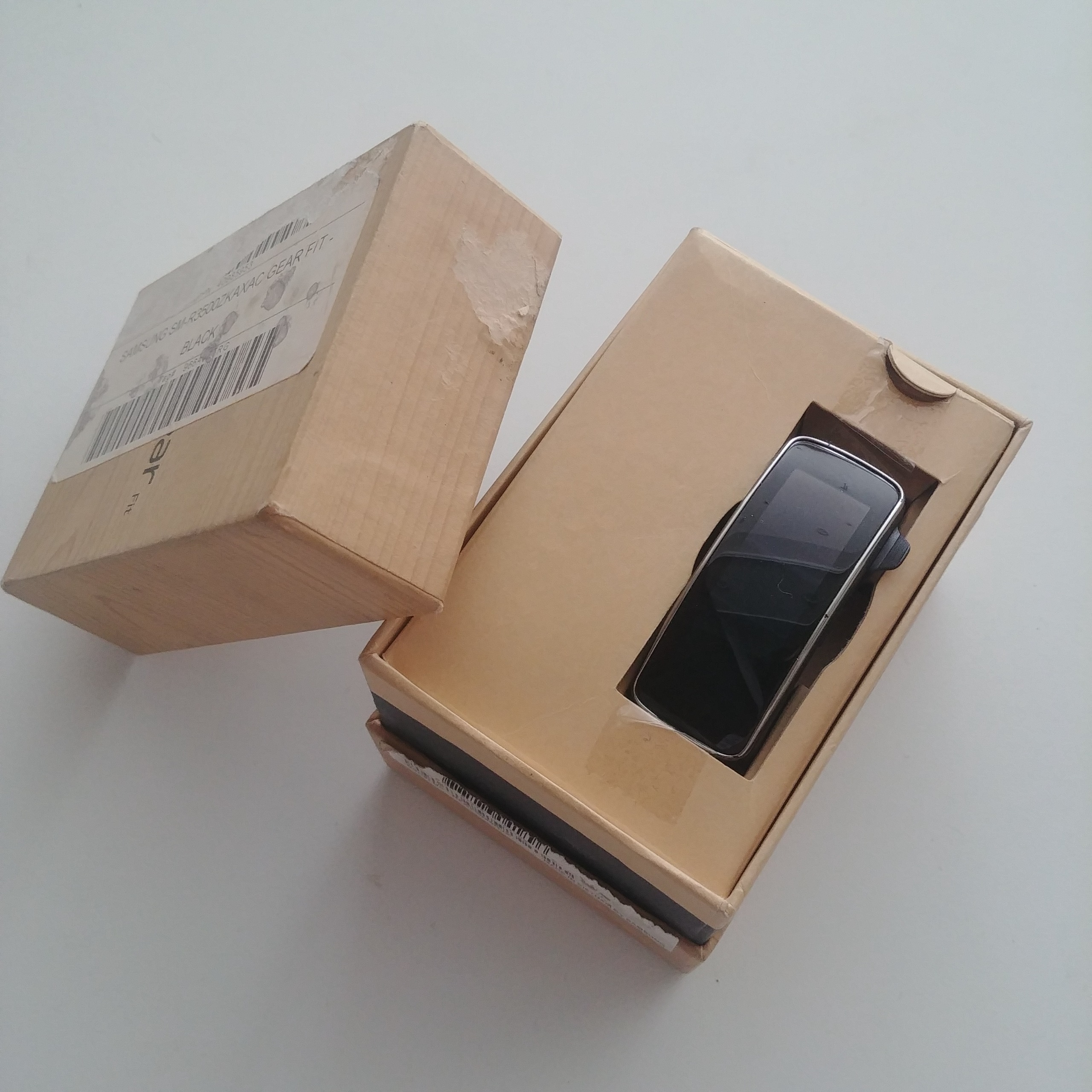 ساعت سامسونگ مدل Gear Fit با جعبه و شارژر فابریک
