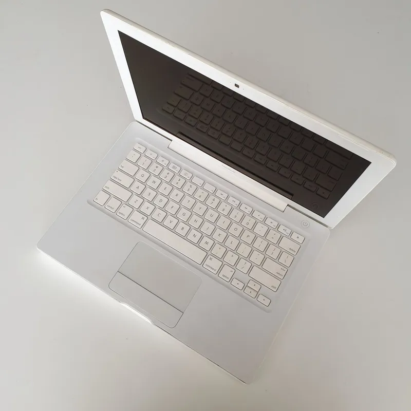 مک بوک Macbook 2009 با سیستم عامل ویندوز