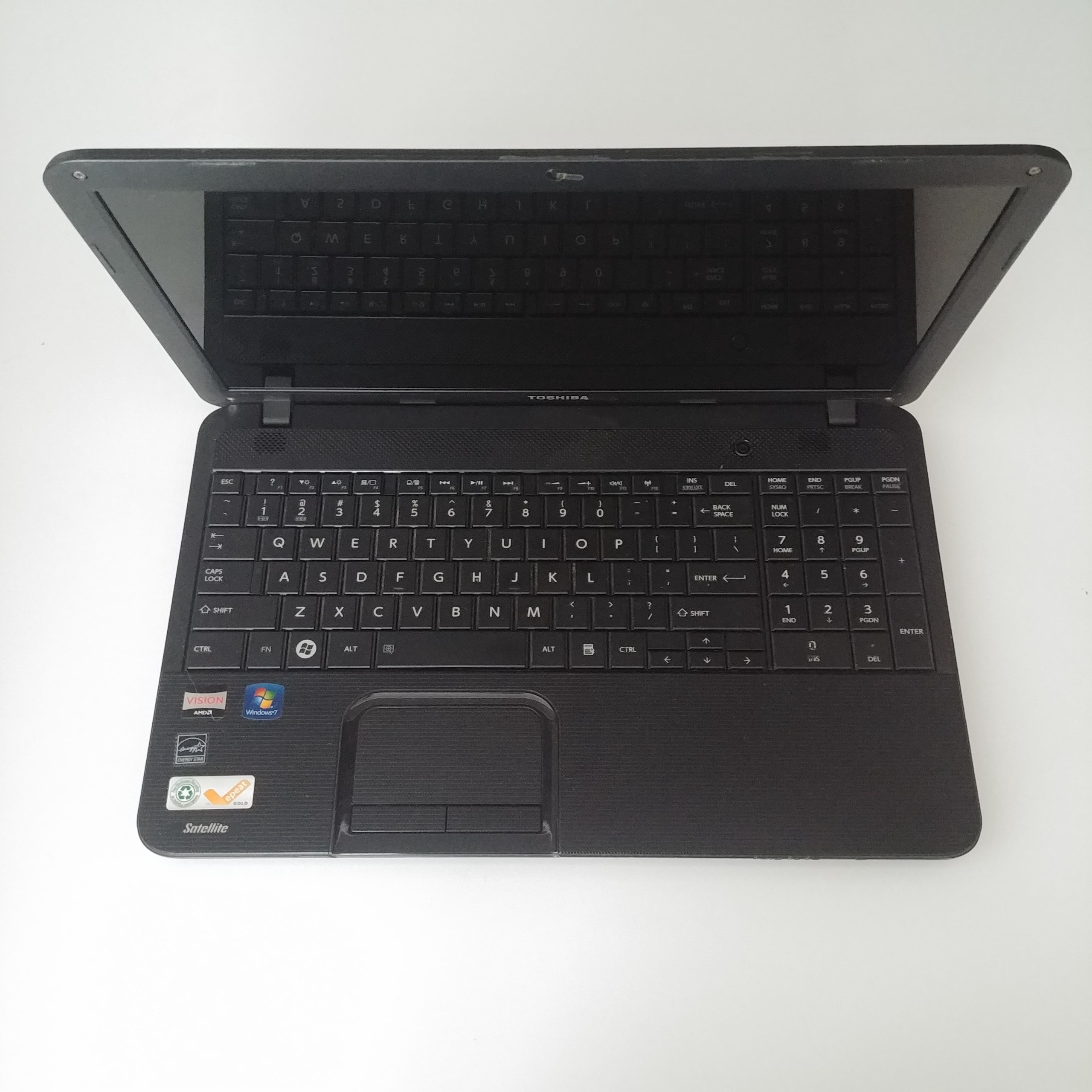 توشیبا 15 اینچ صفحه بزرگ، با ssd و فول کیبورد 0420