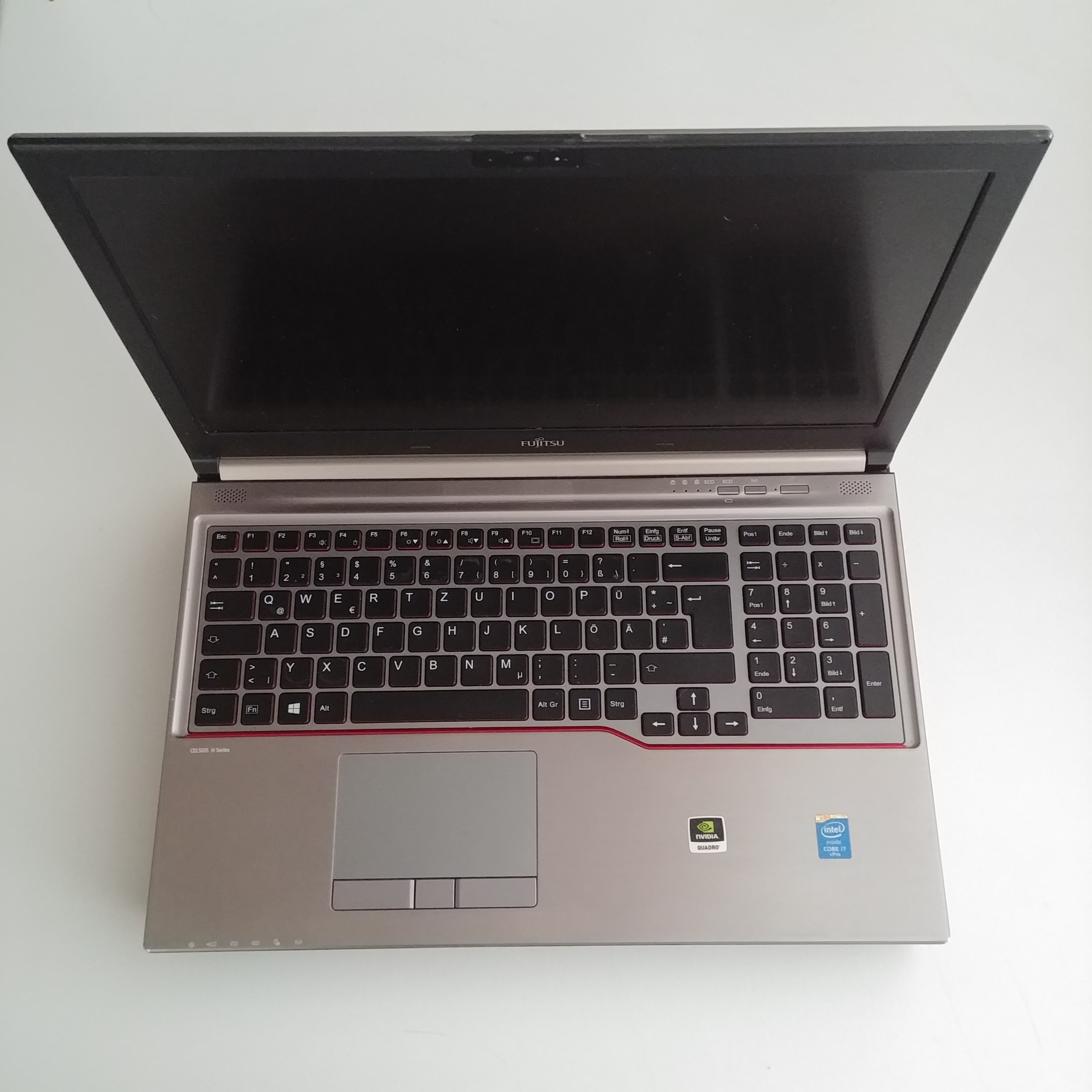 فوجیتسو i7 با دو گیگ گرافیک کوادرو 0438