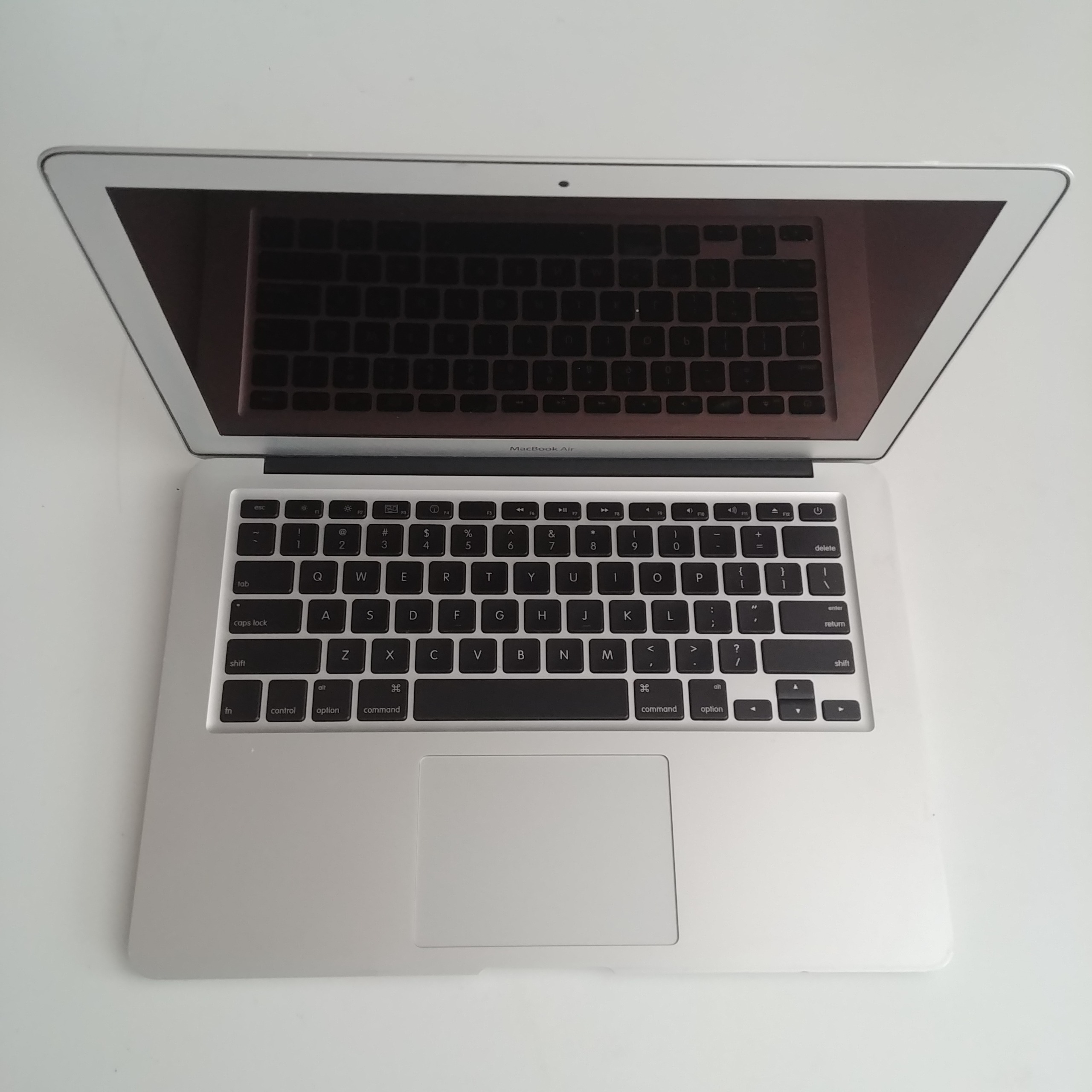 مک بوک ایر 13 اینچ با ssd و باتری عالی و سبک 0439