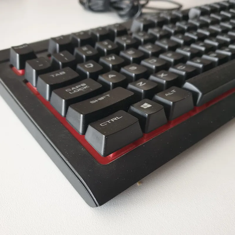 کیبورد مکانیکال سوییچ قرمز کورسیر Corsair K68