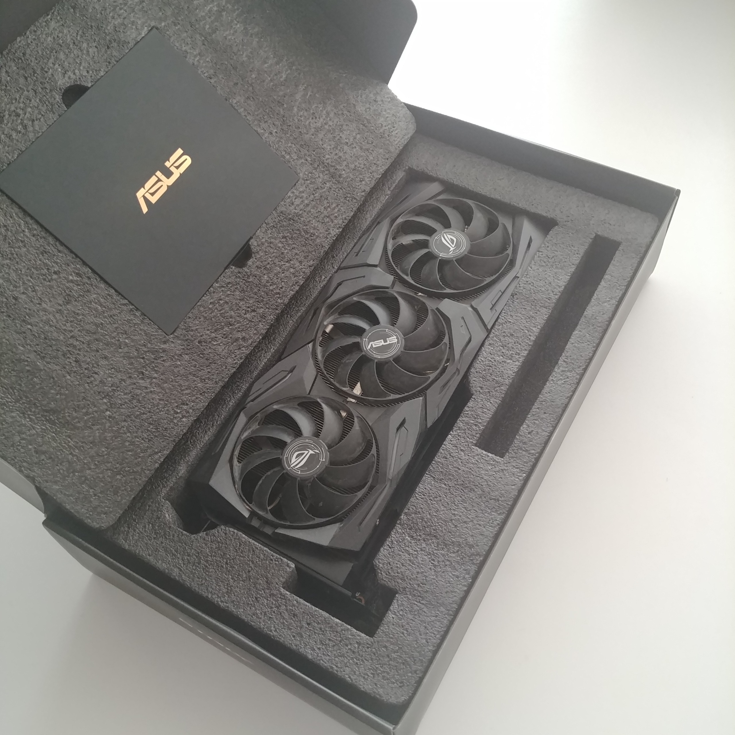 کارت گرافیک Rog Strix 2080 ti پیچ پلمپ و فوق تمیز