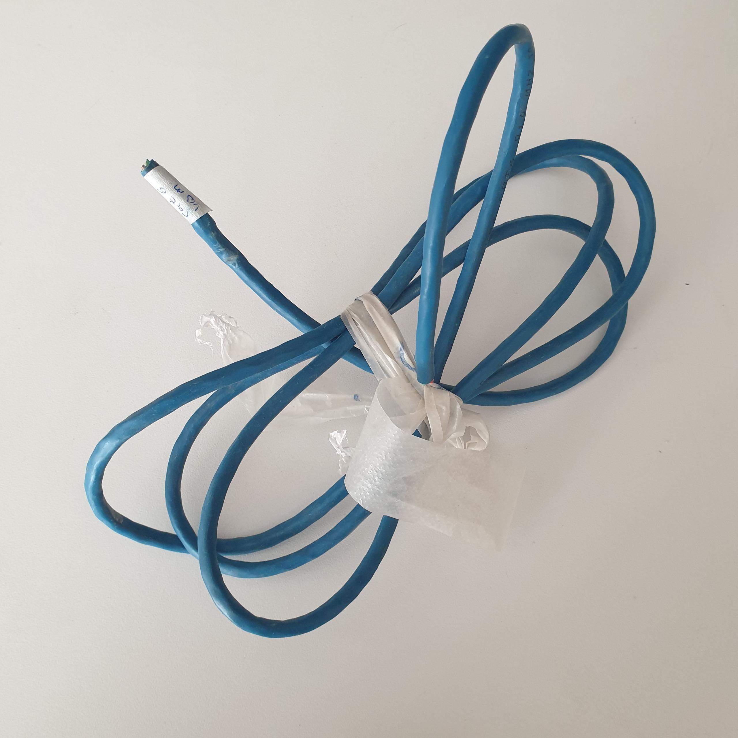 کابل شبکه cat 6 متراژ یک و نیمm حدودا