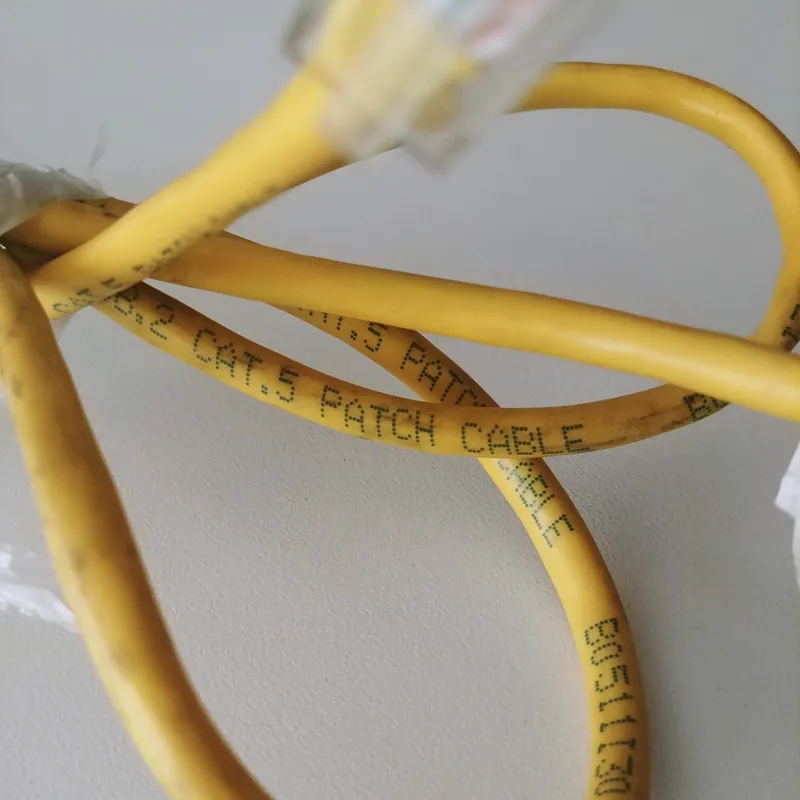 کابل شبکه یک و نیم متر cat 5