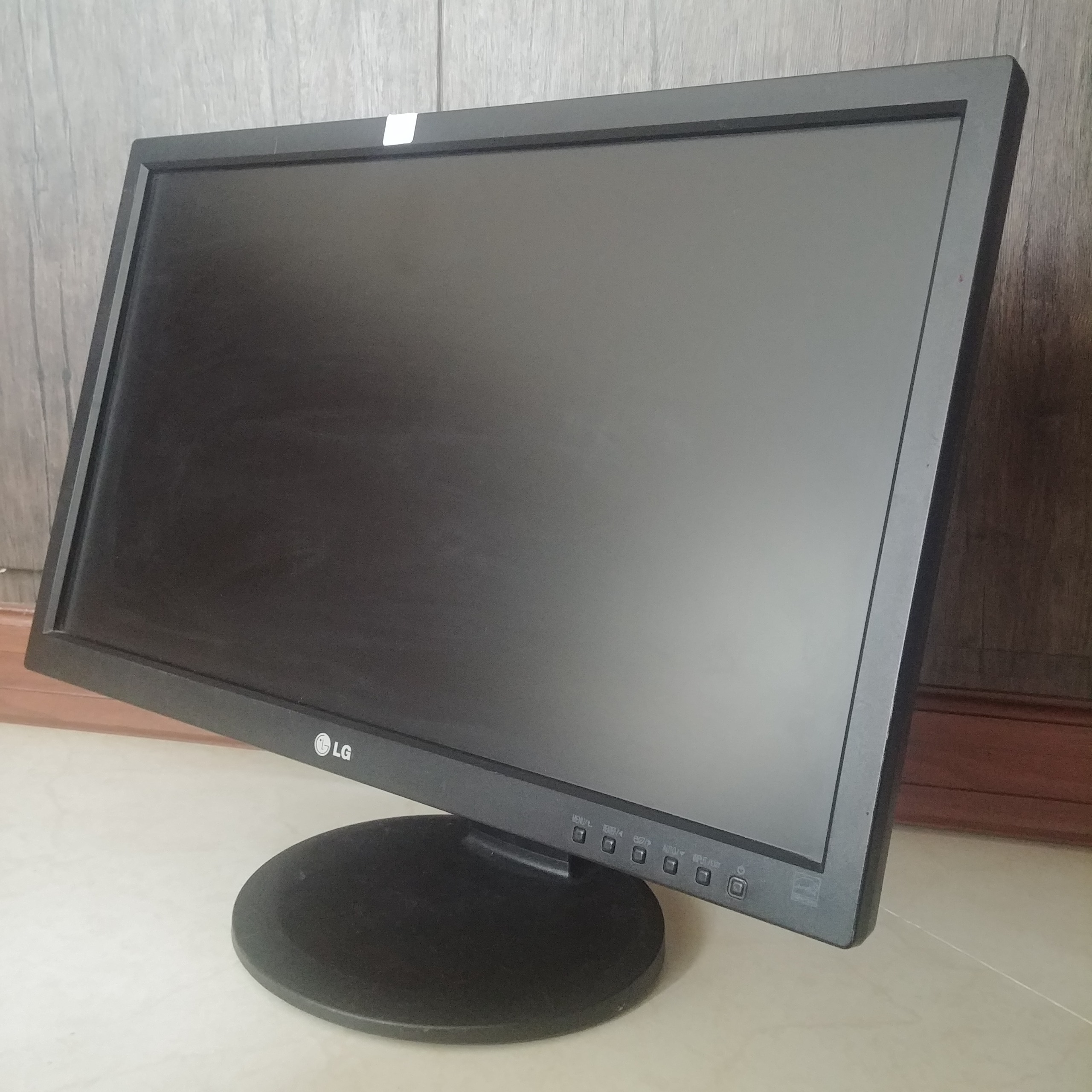 مانیتور 23 اینچ LG فولHD با پایه فابریکی