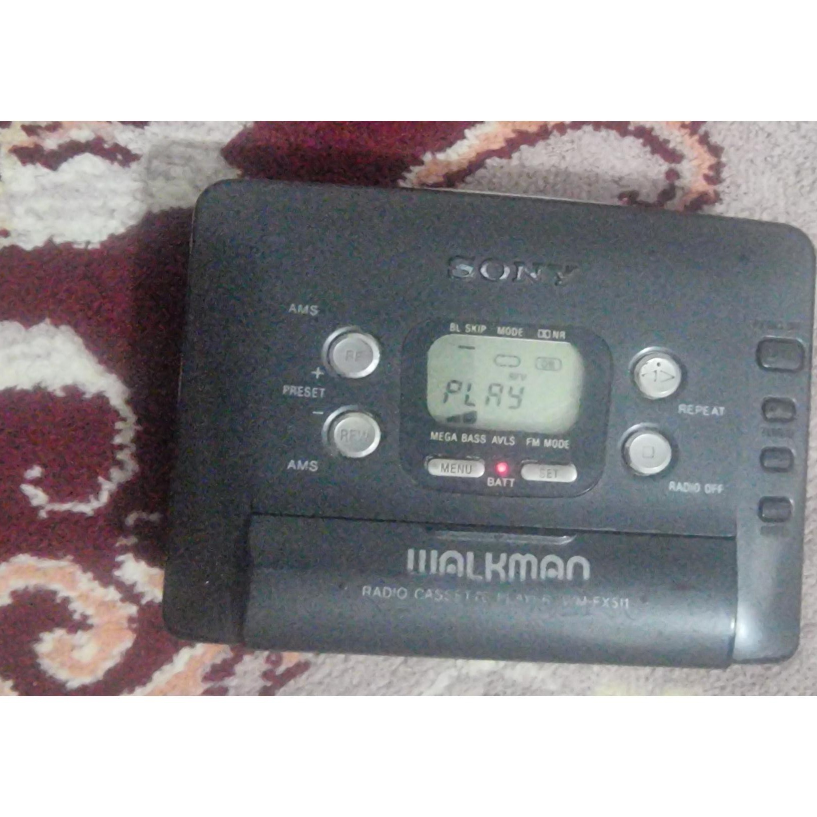 واکمن سونی کاست دو لبه و رادیو FM