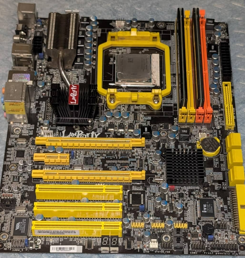 مادربرد DFI و پردازنده چهار هسته Phenom X4 9950