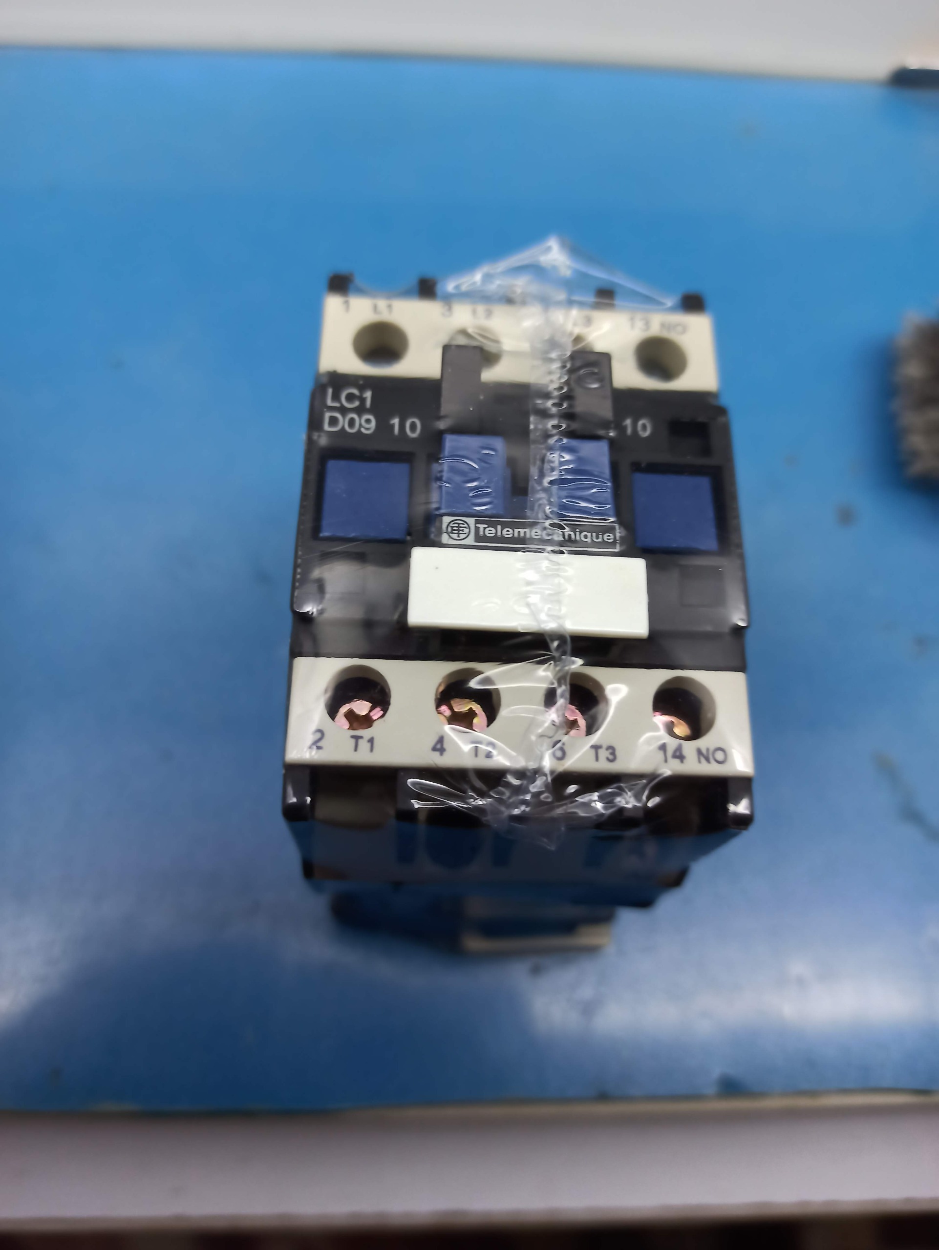 کنتاکتور _LC1D0910_ TELEMECANIQUE