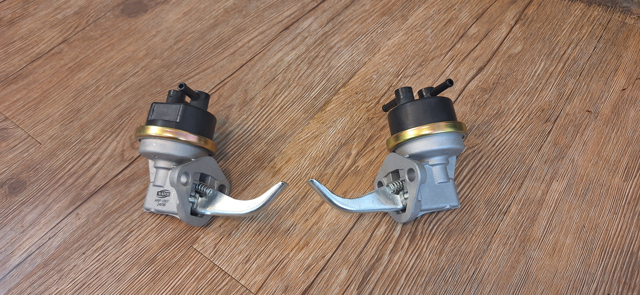 پمپ بنزین مکانیکی آکبند پژو 205 ساخت تایوان