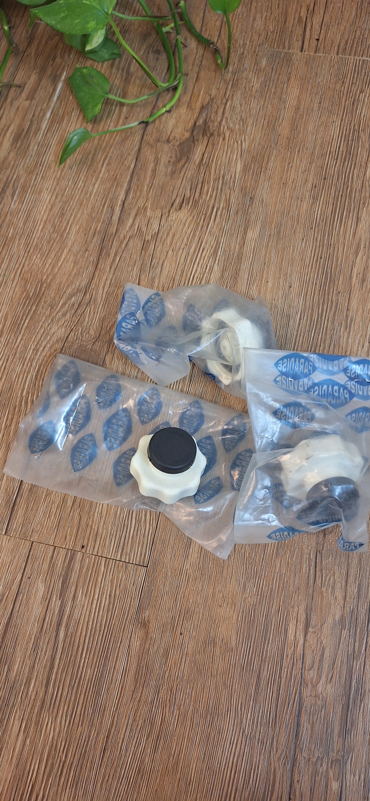 درب منبع رادیاتور فابریکی پژو 205 رنو5 پیکان پژو