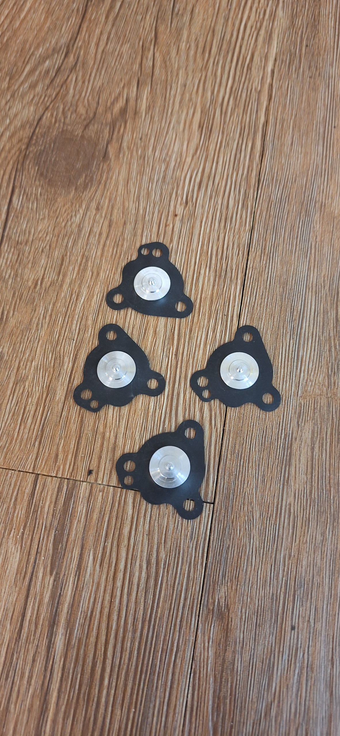 تلمبه پمپ شتاب مثلثی 3 گوش فابریکی پژو 205