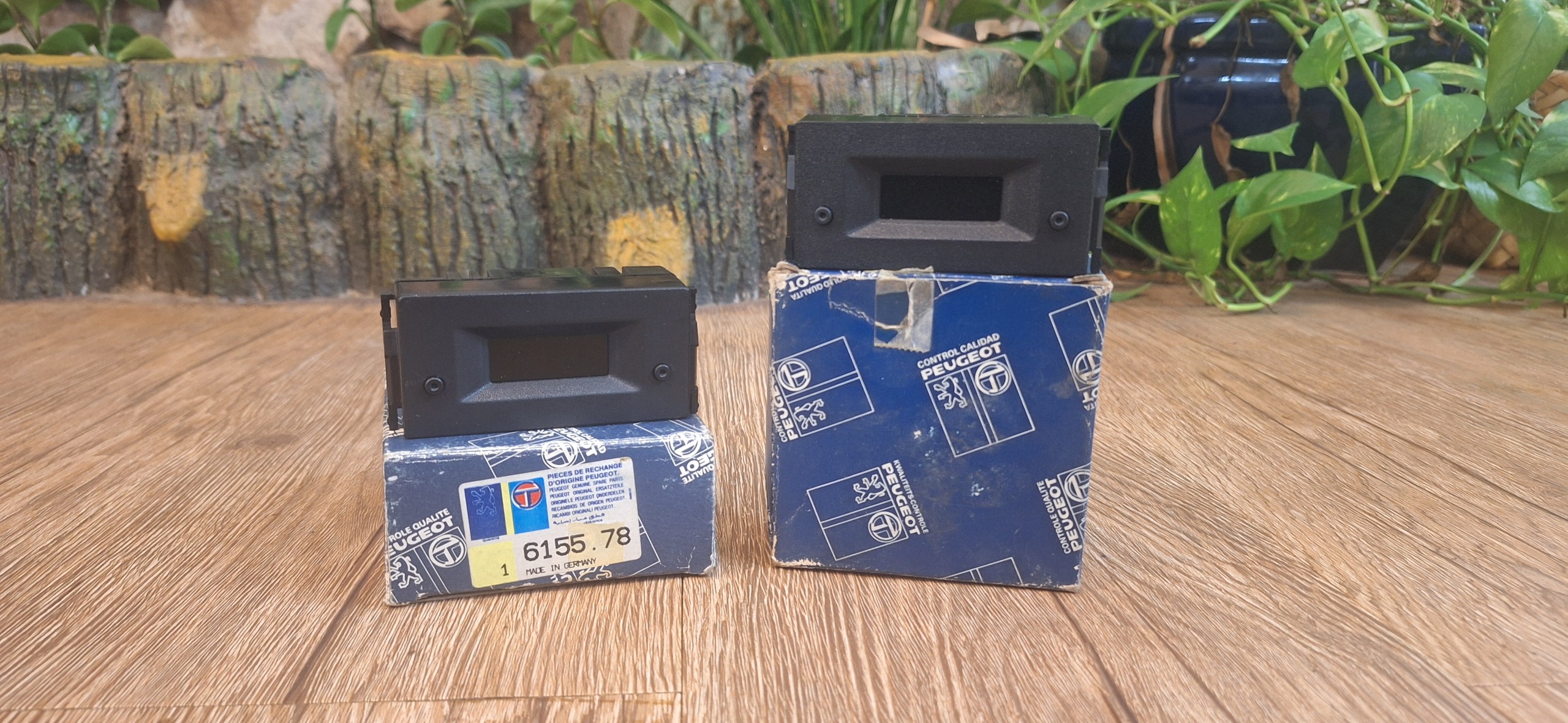 ساعت دیجیتال اورجینال پژو 205 و 405 نسل1