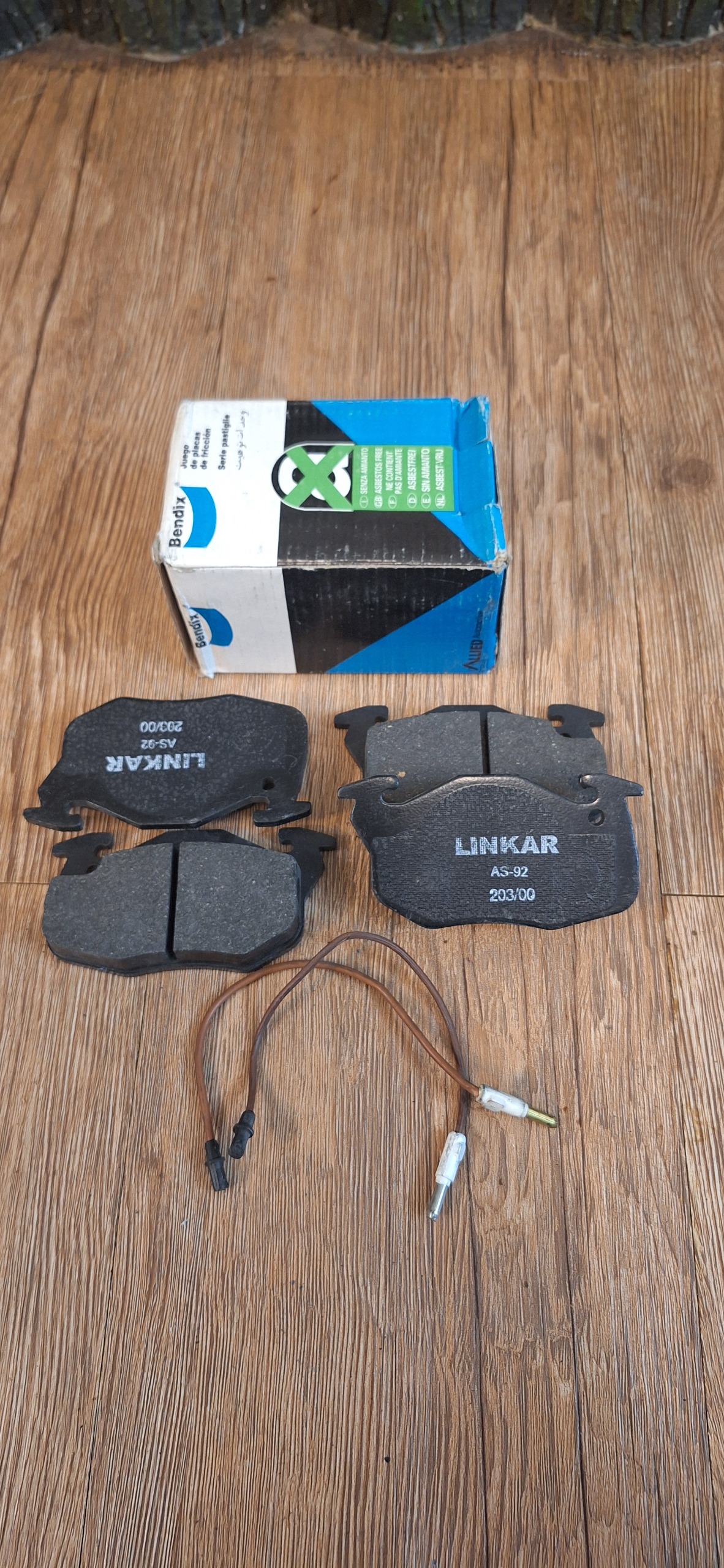 لنت چرخ جلو پژو 205 اورجینال فابریکی Bendix