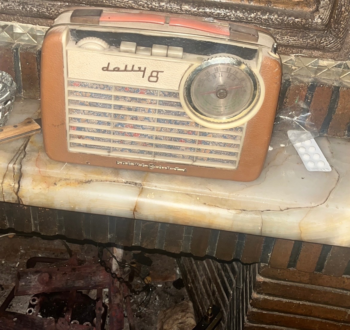 رادیو قدیمی سالم