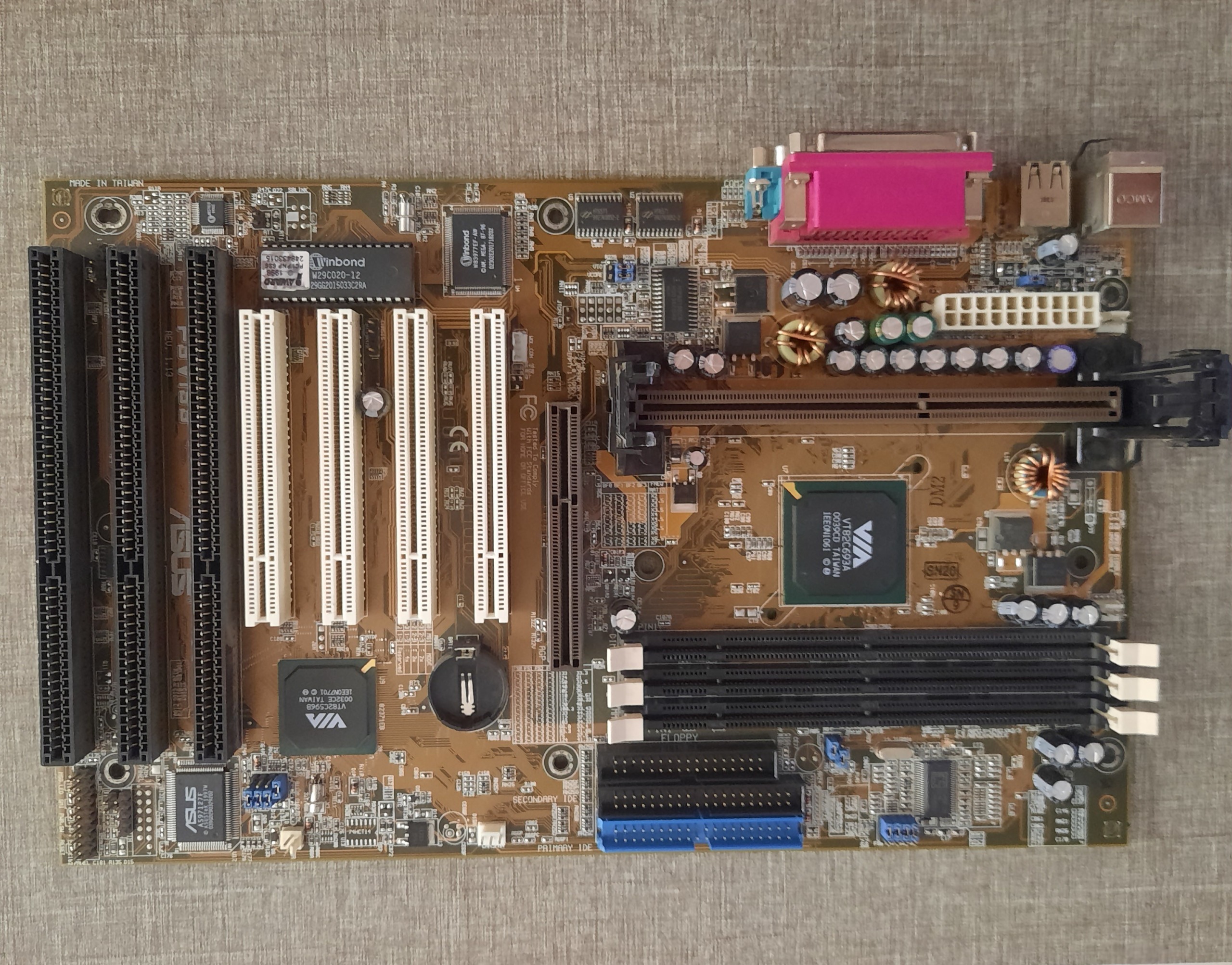 مادربرد قدیمی با سیپیو و رم ASUS P3V133