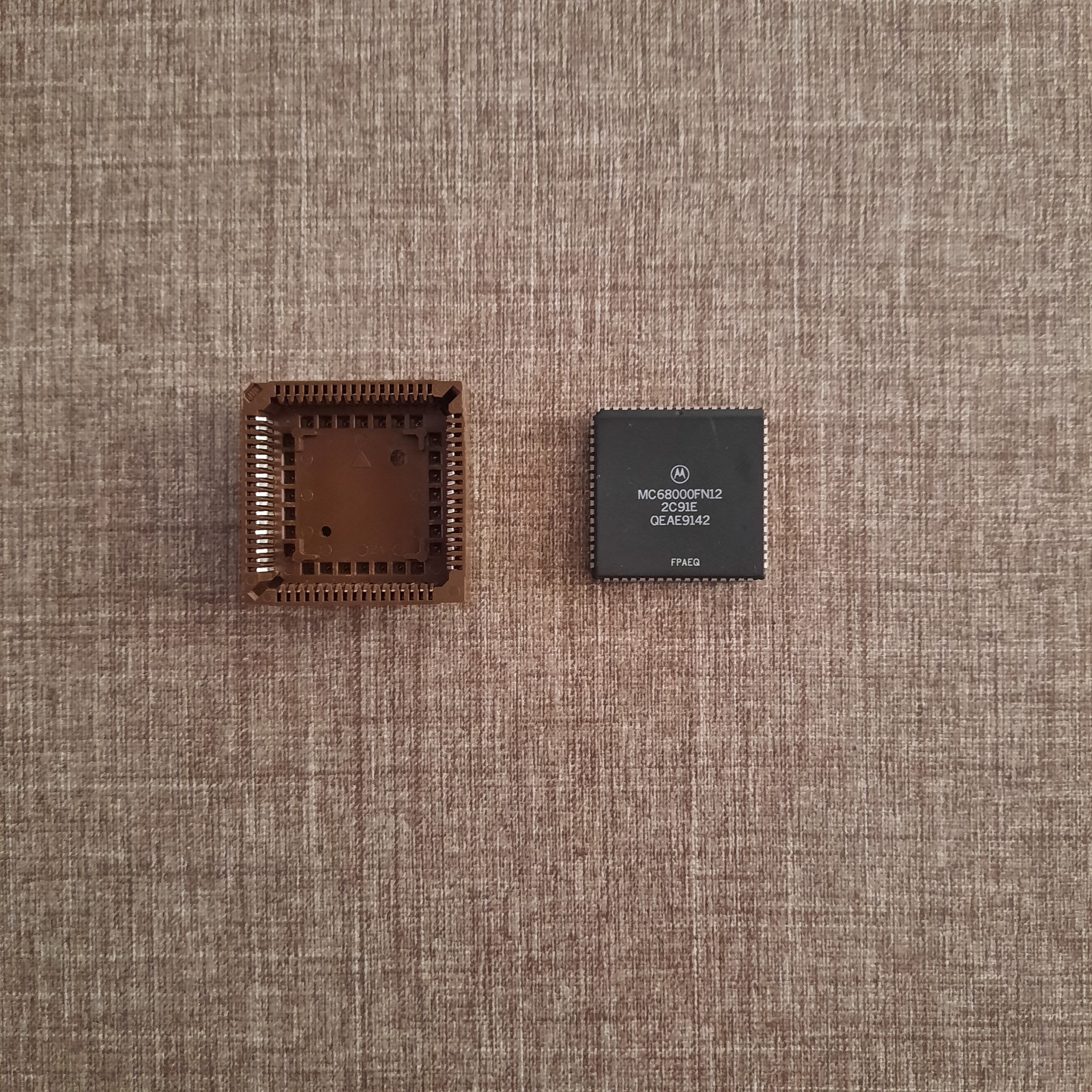 سیپیو کمیاب Motorola MC68000FN12