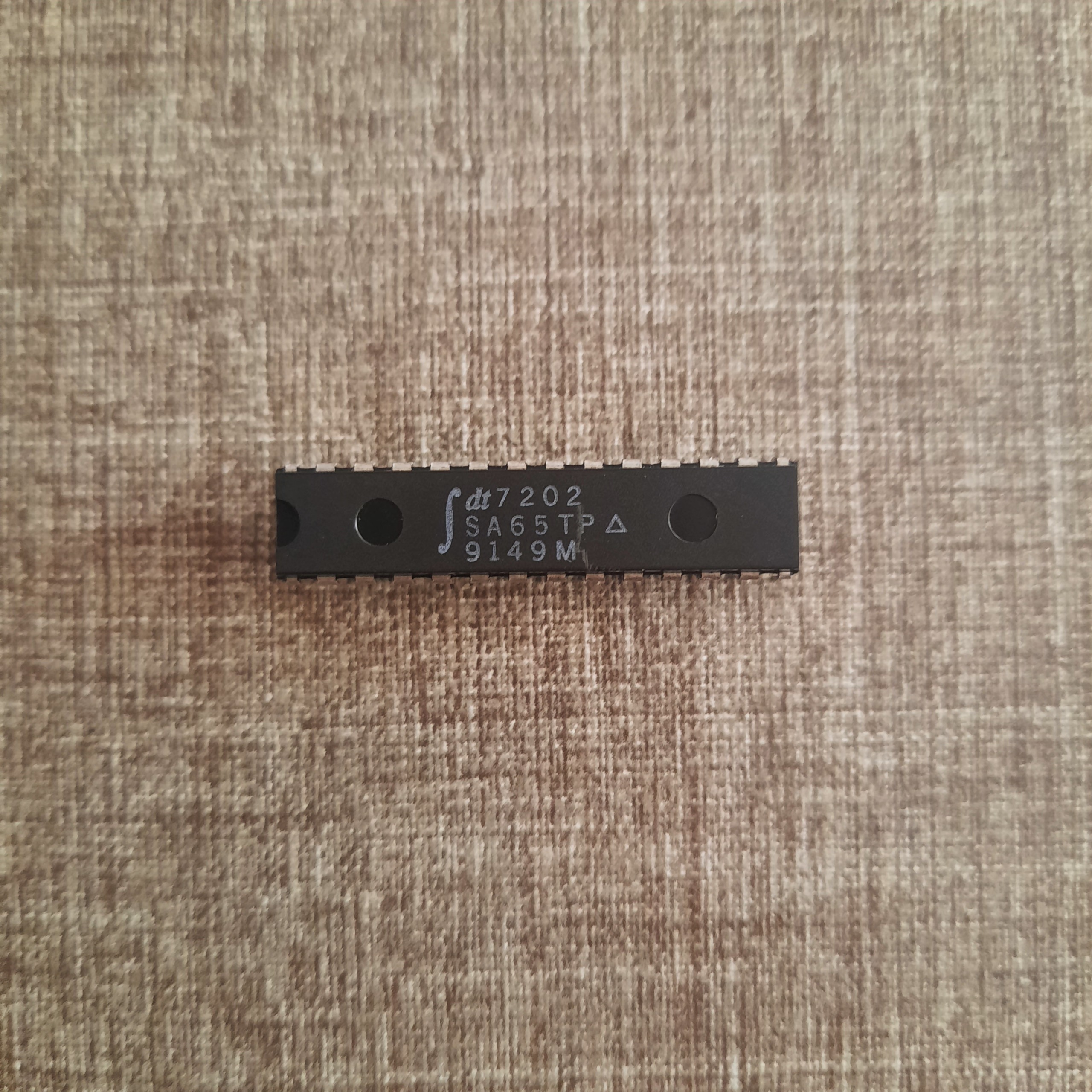 آیسی کمیاب IDT7202