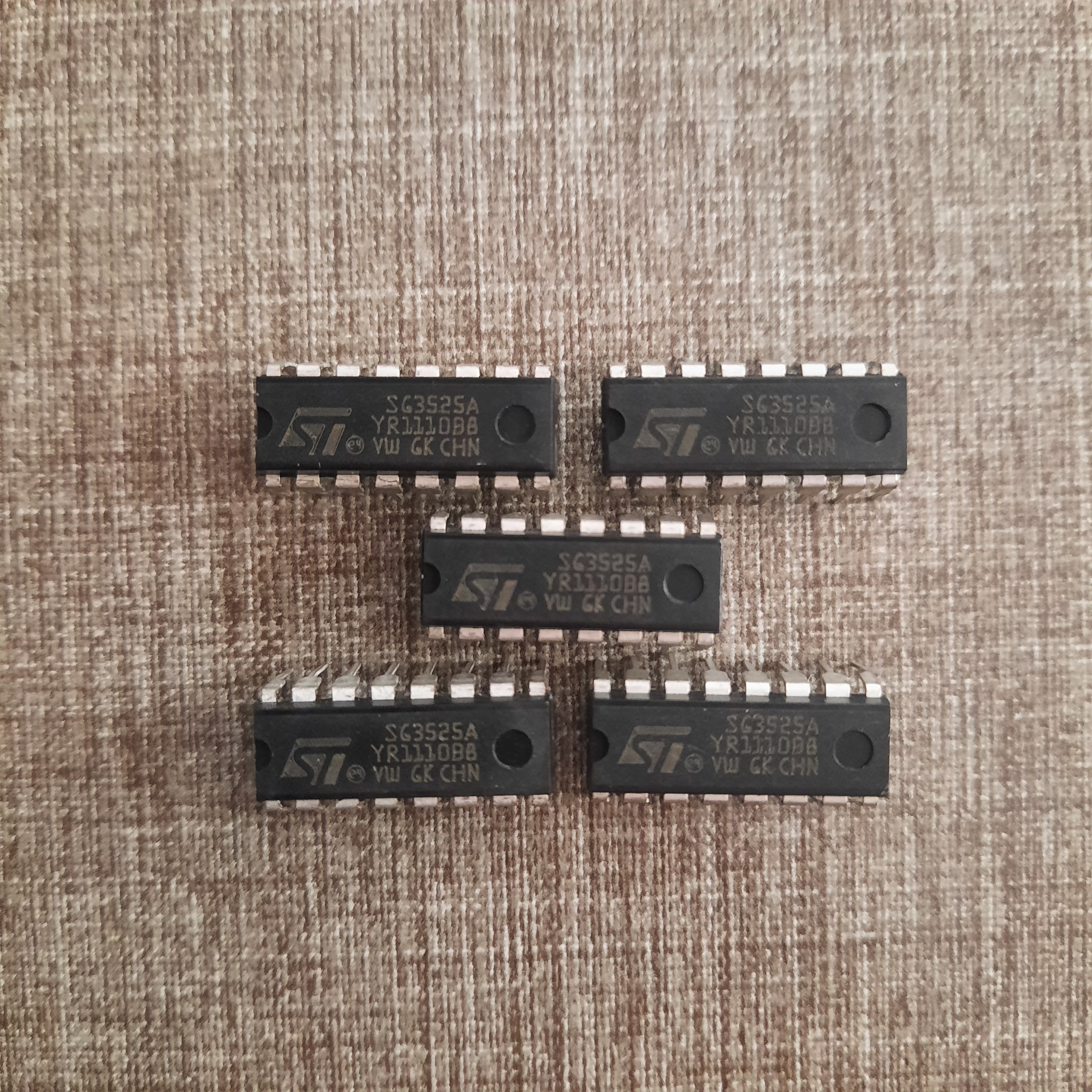 5 عدد آی سی PWM اصلی SG3525A