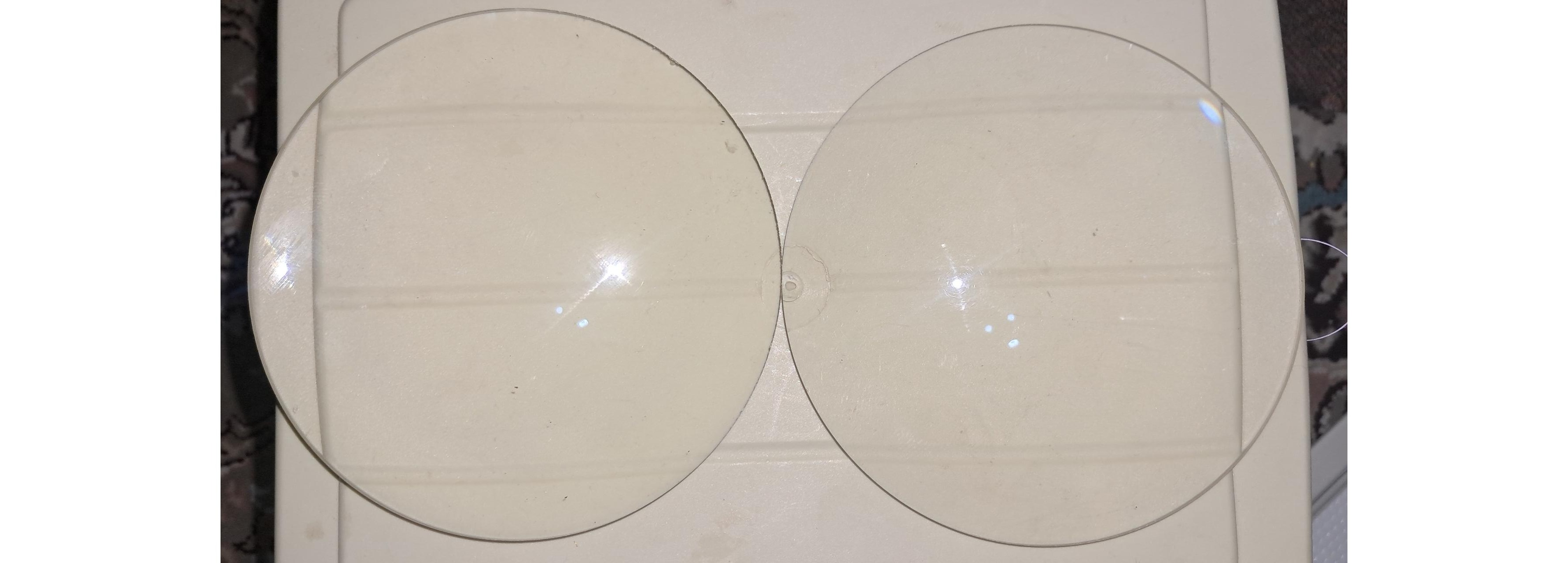 دو عدد عدسی محدب(ذره بین)