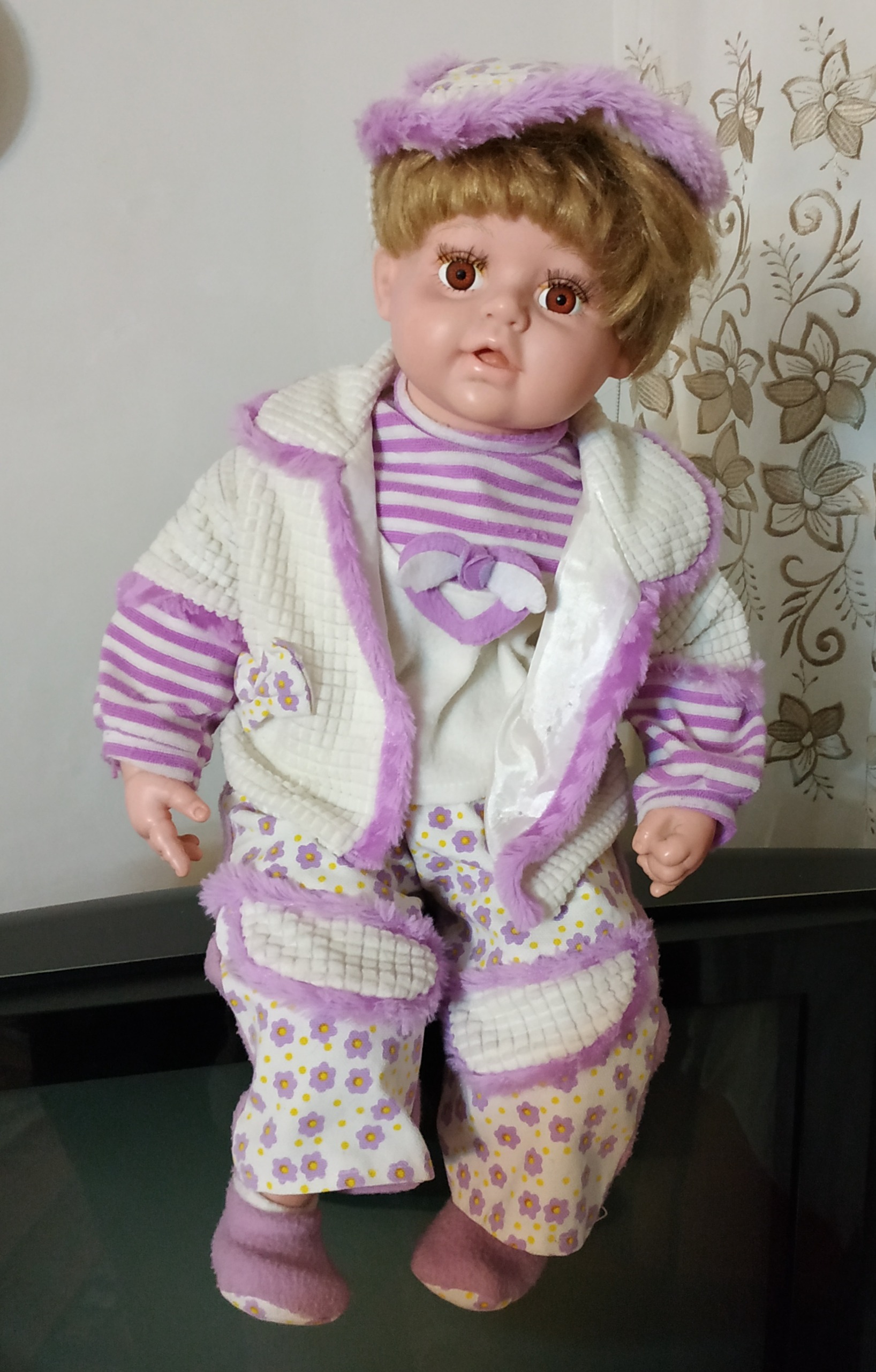 عروسک قدیمی دختر