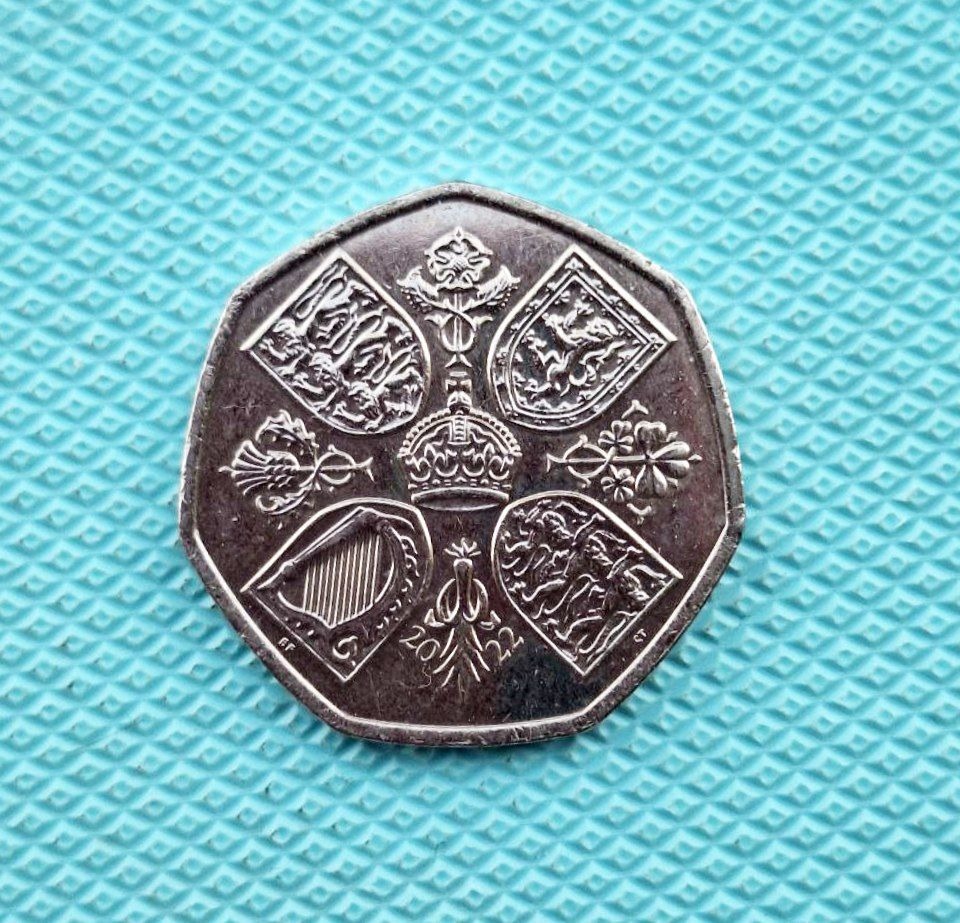 سکه 50 پنس یادبودی بریتانیا چارلز سوم 2022