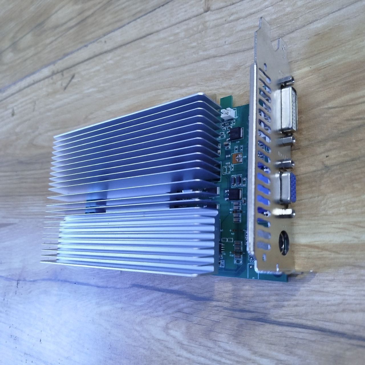 کارت گرافیک پلیت 512مگابایت Nvidia 8500 GT palit